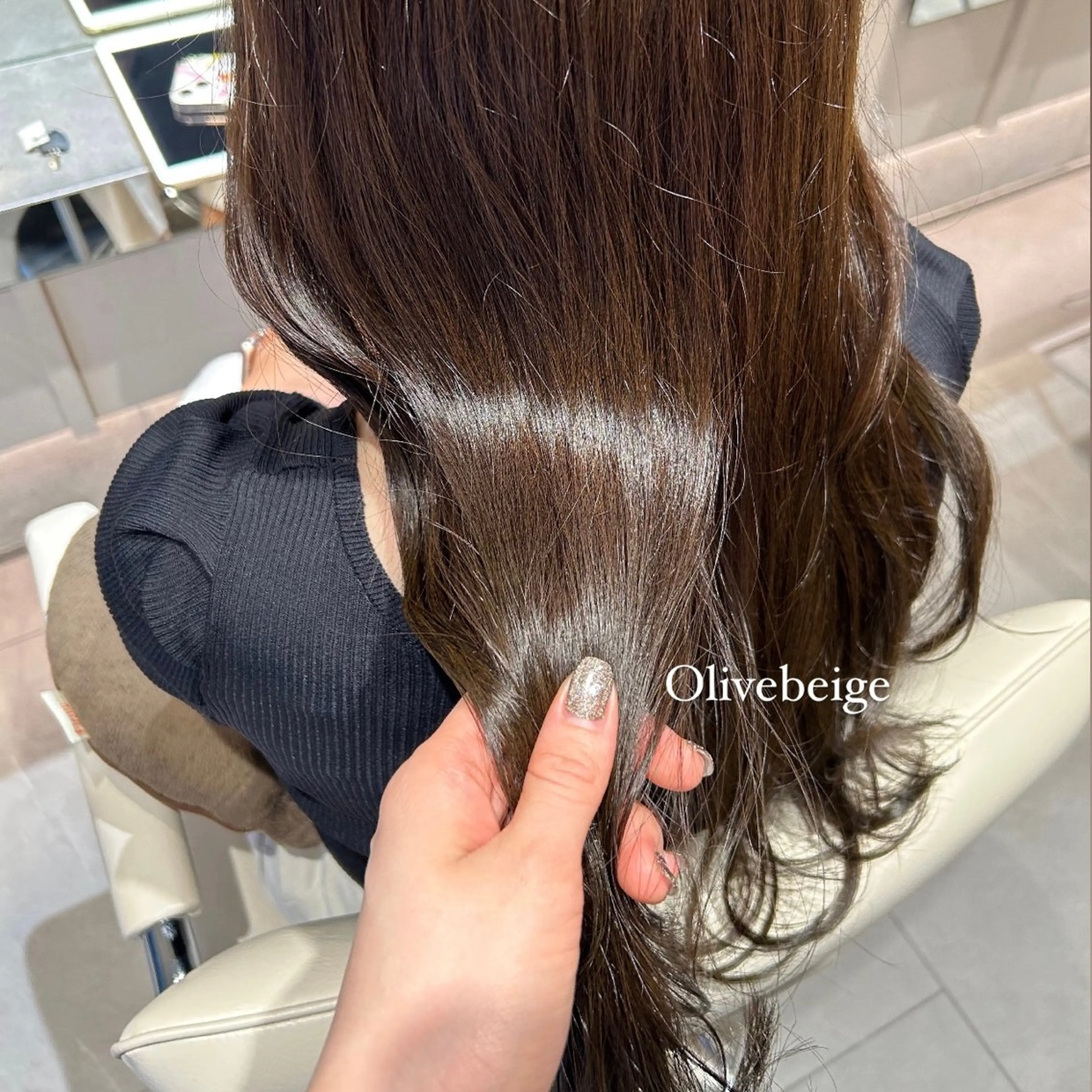 ロング カラー ベージュカラー ダブルカラー オリーブベージュ 艶感/ナチュラル 🌿マアヤのヘアスタイル