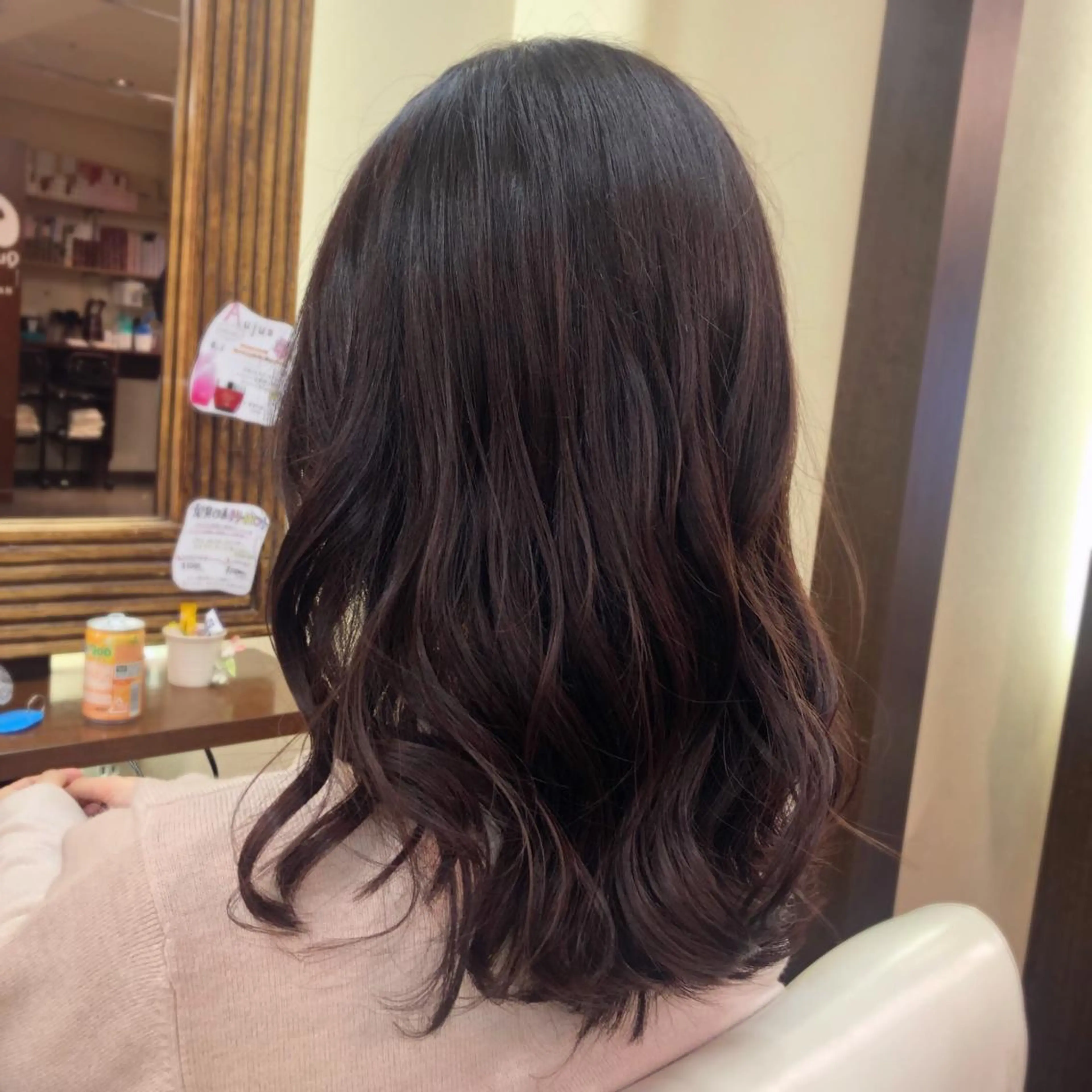 ミディアム カラー カット ヘアカラー トリートメント 山崎 絵莉香のヘアスタイル