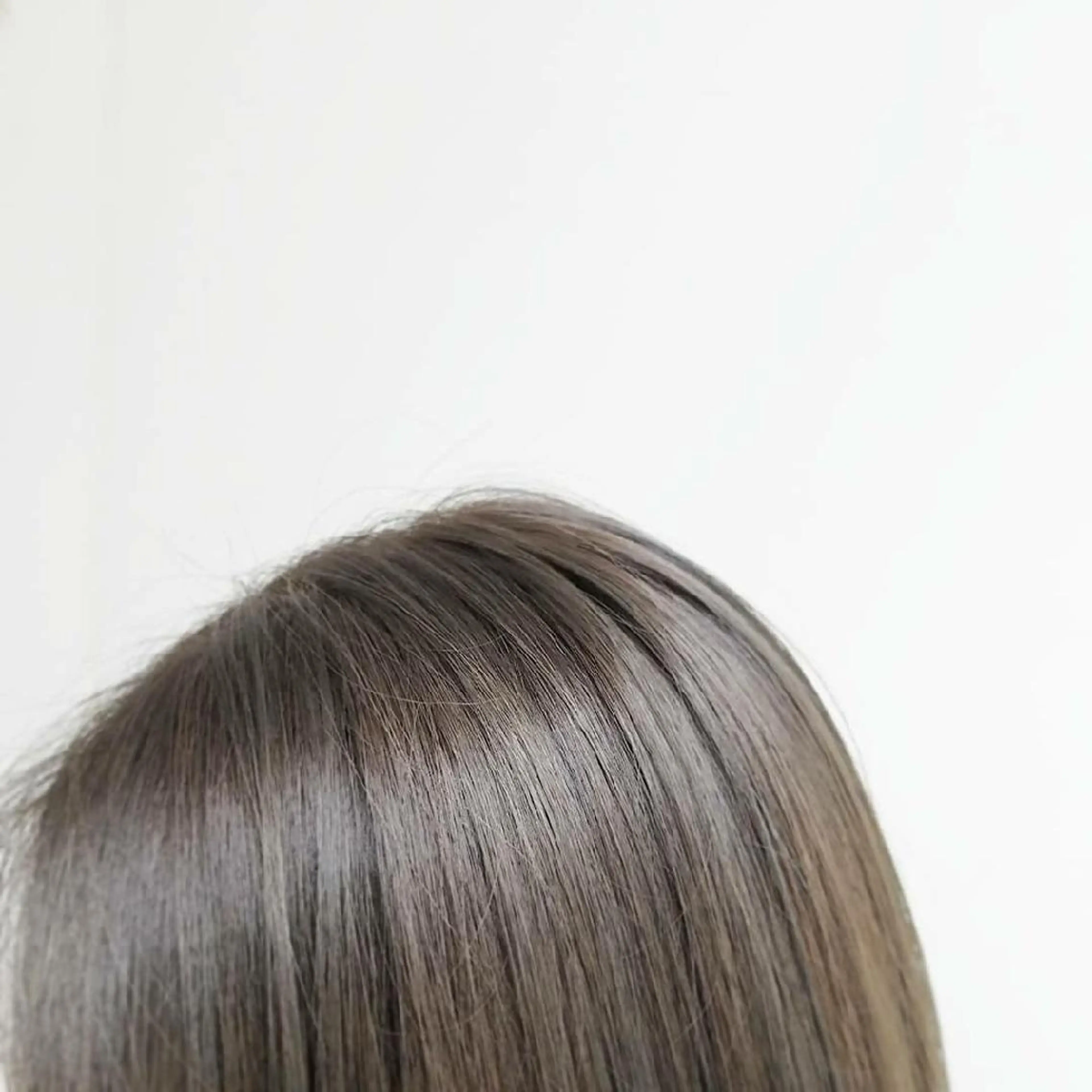 ミディアム カラー ヘアアレンジ ベージュカラー ミルクティーベージュ iplus✴ まつげ、眉毛、耳つぼのマツエク・マツパデザイン