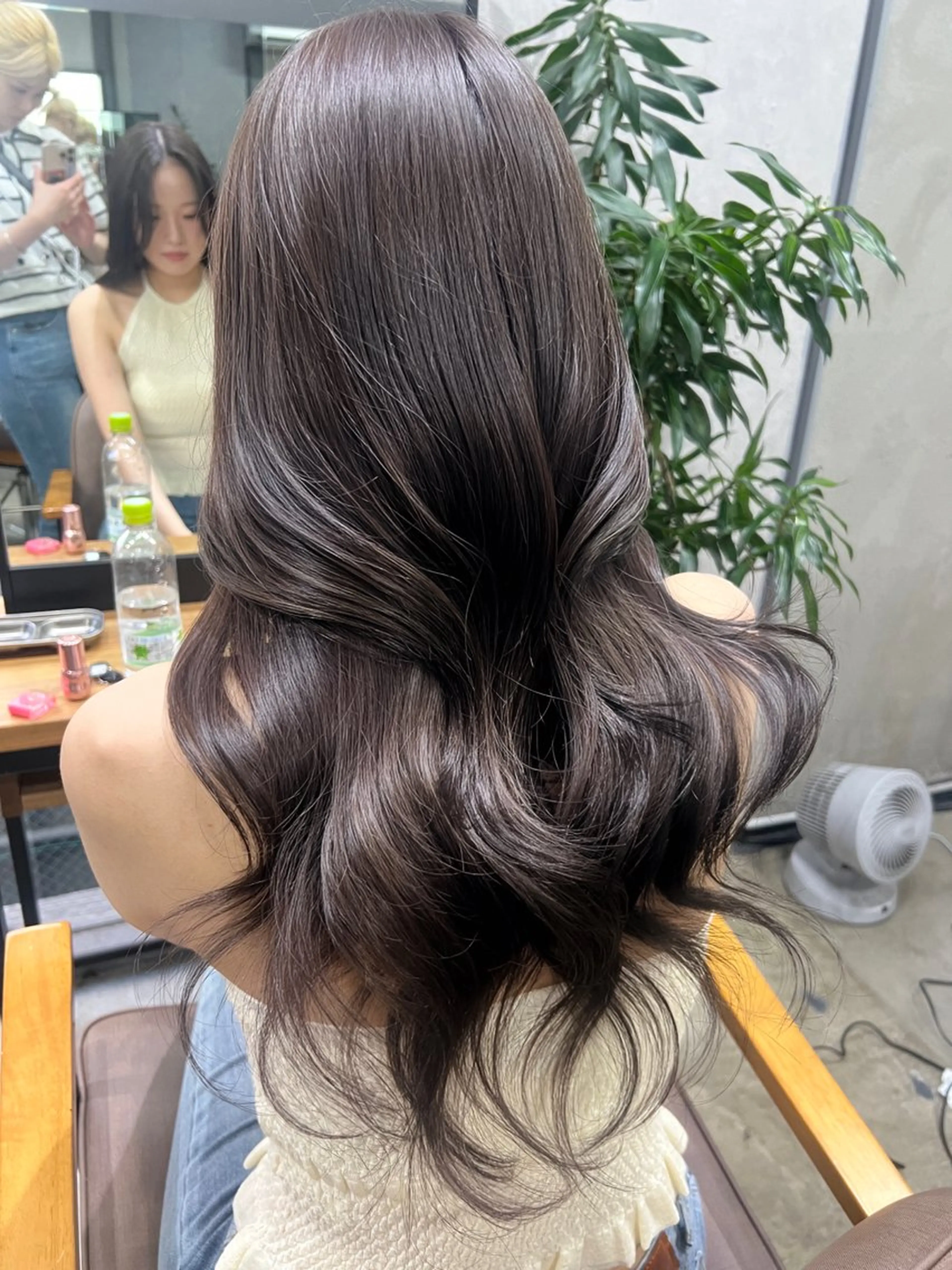 ロング ヘアカラー maya レイヤーカットのヘアスタイル