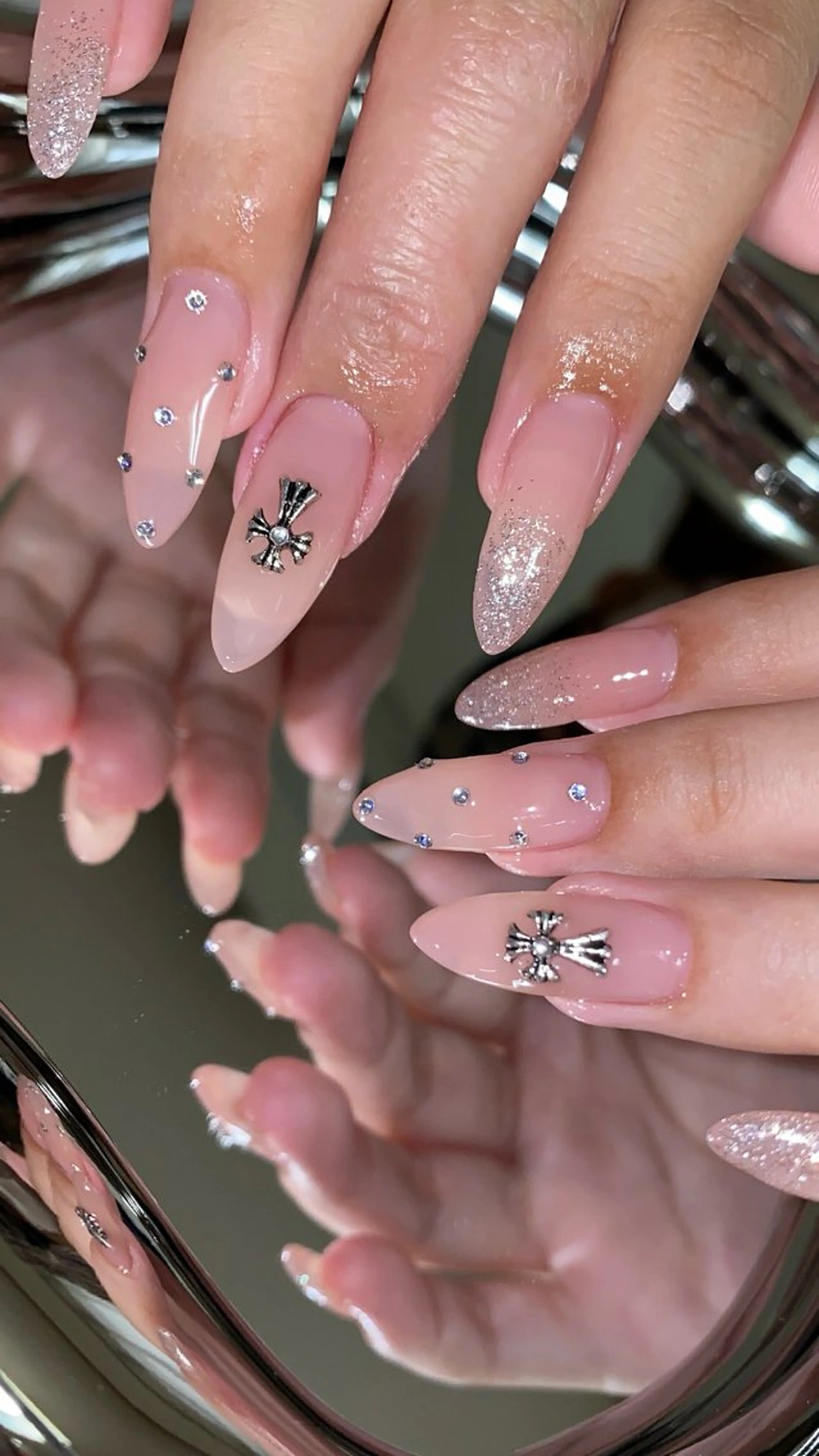 ネイル ハンドネイル n o q r m. n a c h iのネイルデザイン