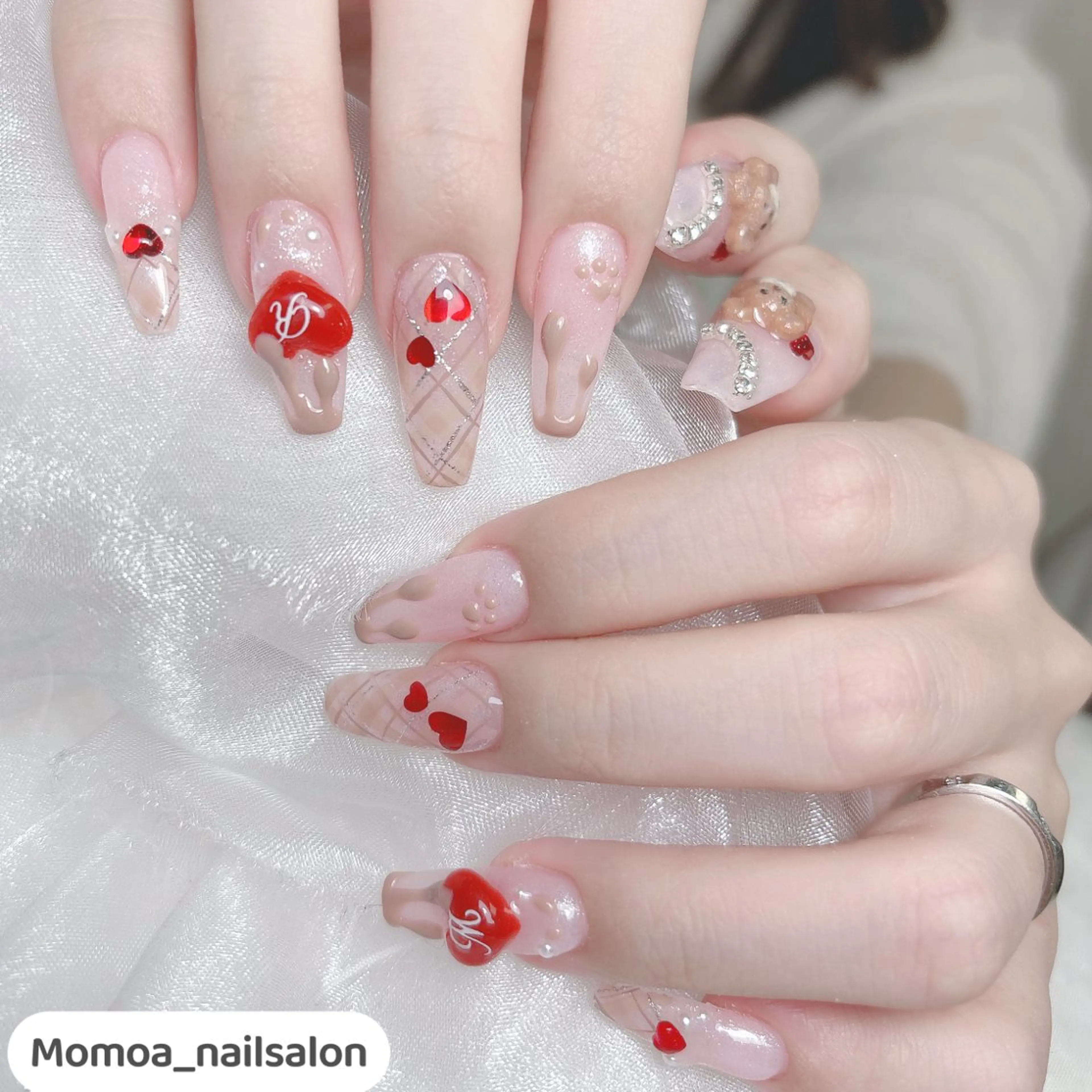 ネイル キラキラネイル 韓国ネイル スカルプネイル ハンドネイル MoMoA Nail ネイル長さ出し専門店のネイルデザイン