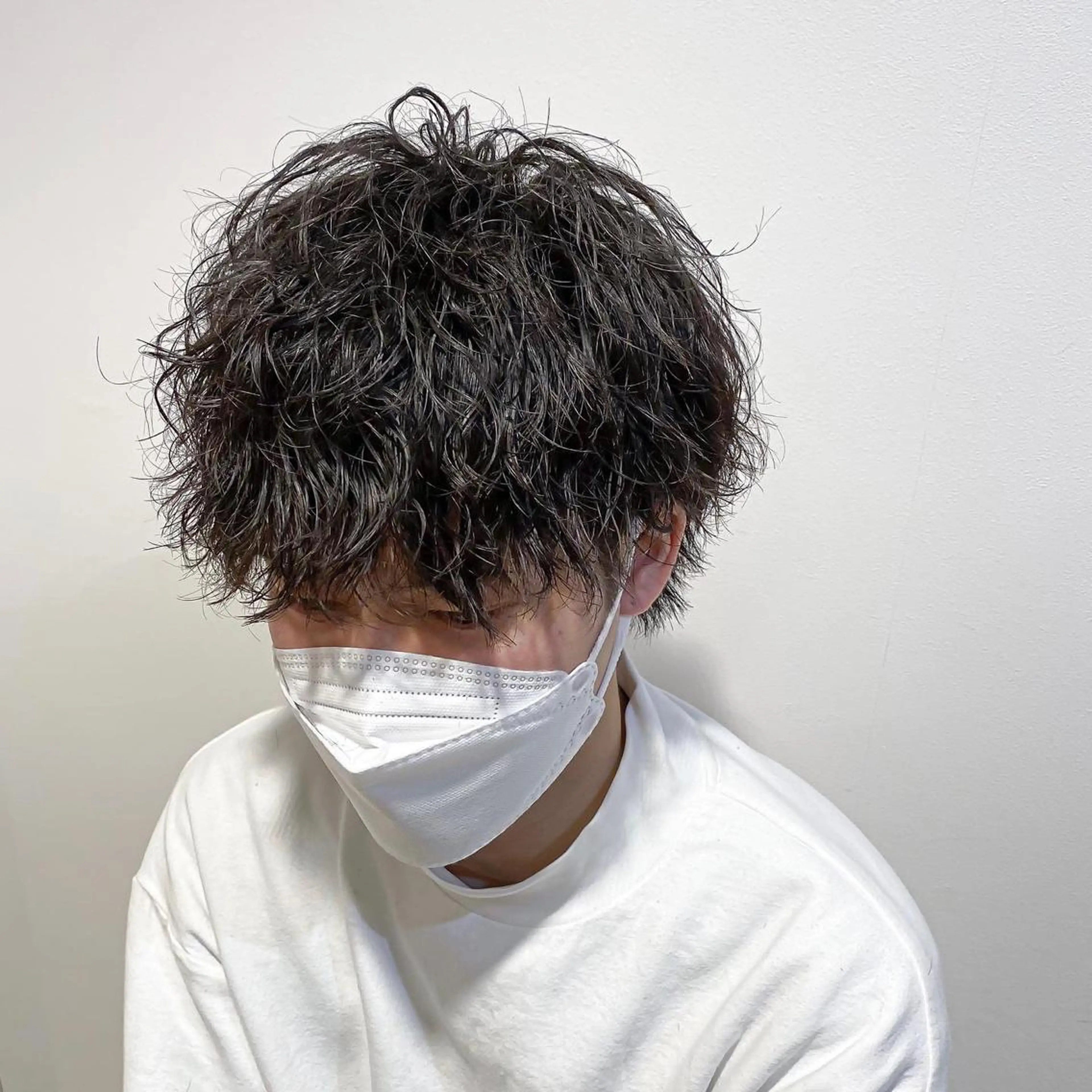 ショート パーマ メンズ マッシュ 縦落ちパーマ 西條真治のヘアスタイル