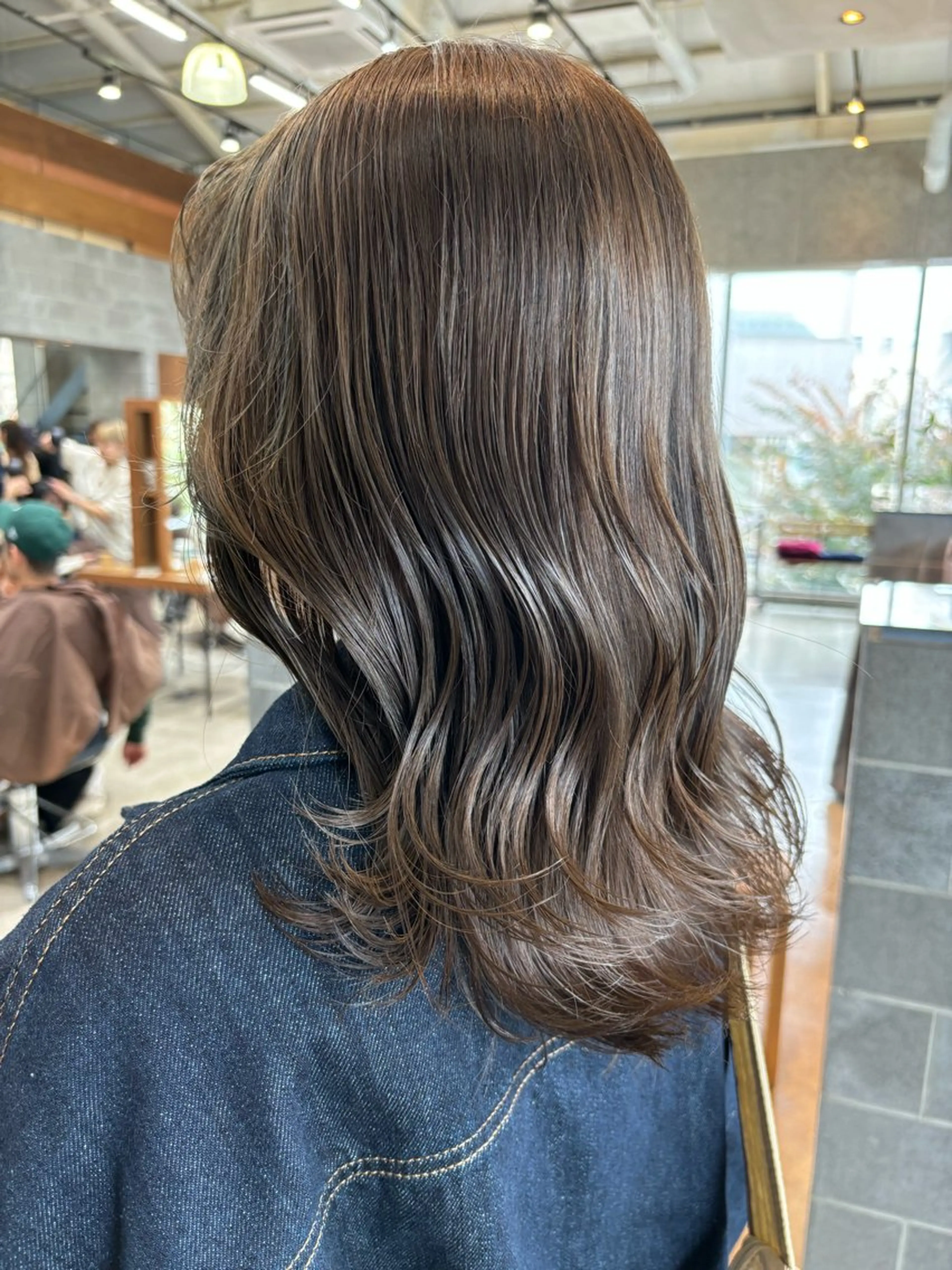 ミディアム カラー パーマ ヘアアレンジ オリーブカラー 押切 響 のヘアスタイル