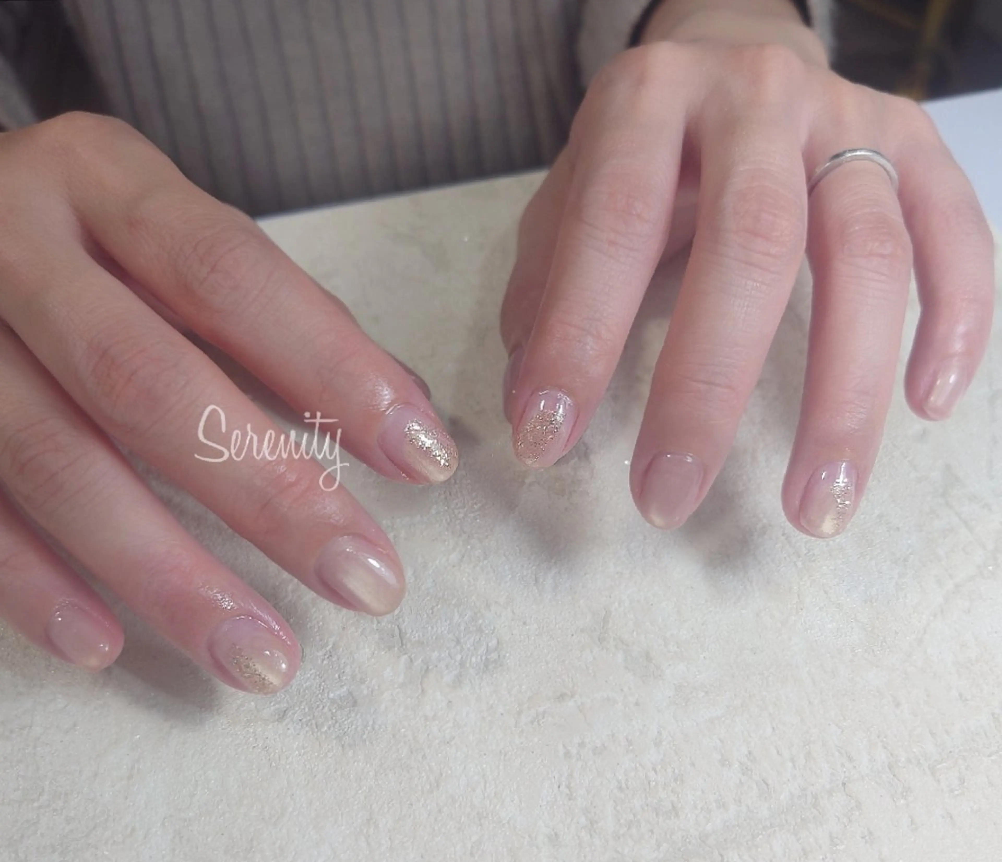 ネイル ゴールド ラメ(グリッター) マグネットネイル ピンク シンプルネイル nail  serenityのネイルデザイン