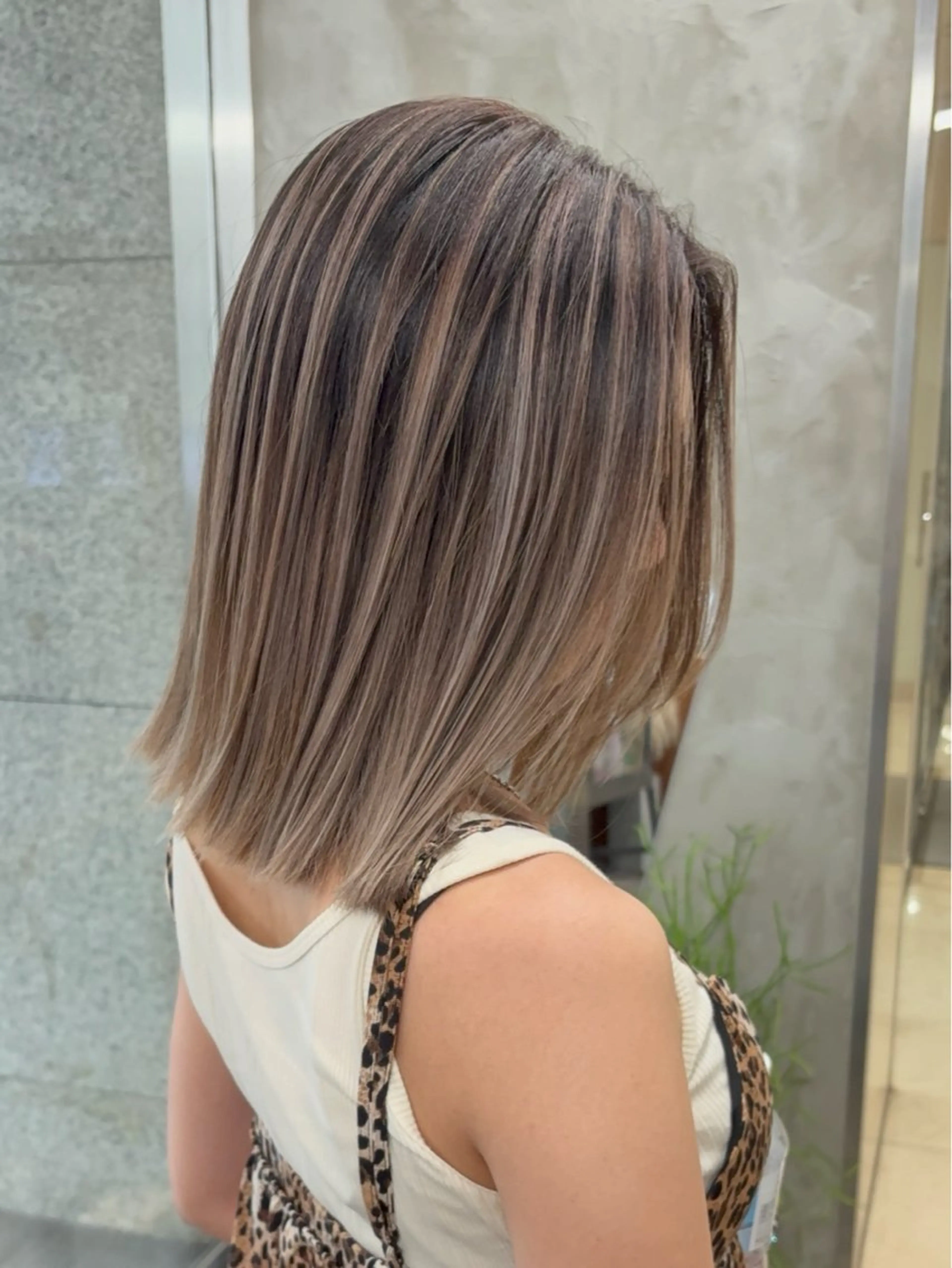 ミディアム カラー ヘアカラー ハイライト、レイヤー カット/西梅田/中西のヘアスタイル