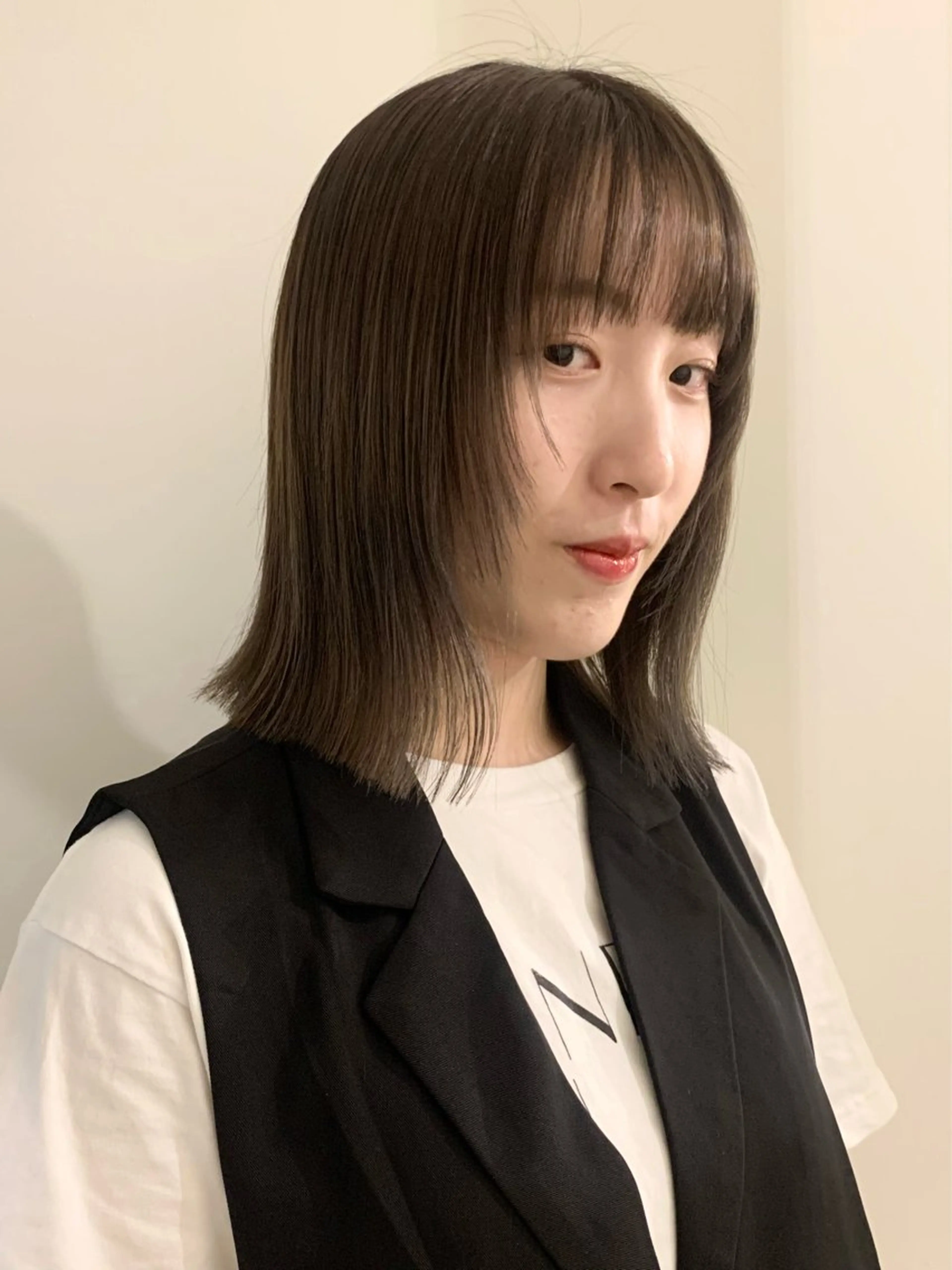 セミロング カラー 透明感カラー 顔まわりレイヤー 顔周りカット レイヤーカット カット ヘアカラー トリートメント 落合希 Olivebeigeのヘアスタイル