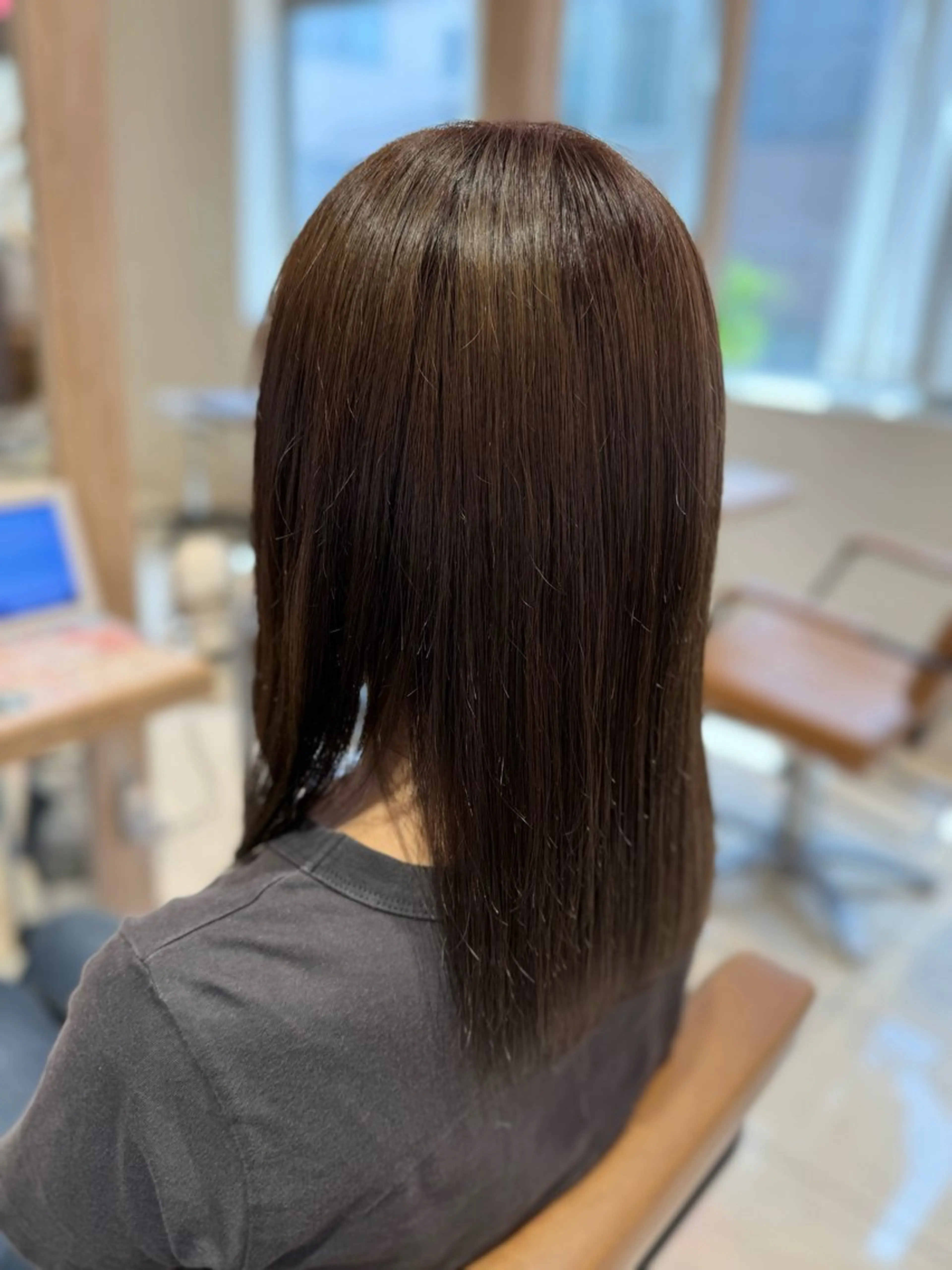 ミディアム カット ヘアカラー トリートメント 🤍ツヤ髪🤍 エリカワネオのヘアスタイル