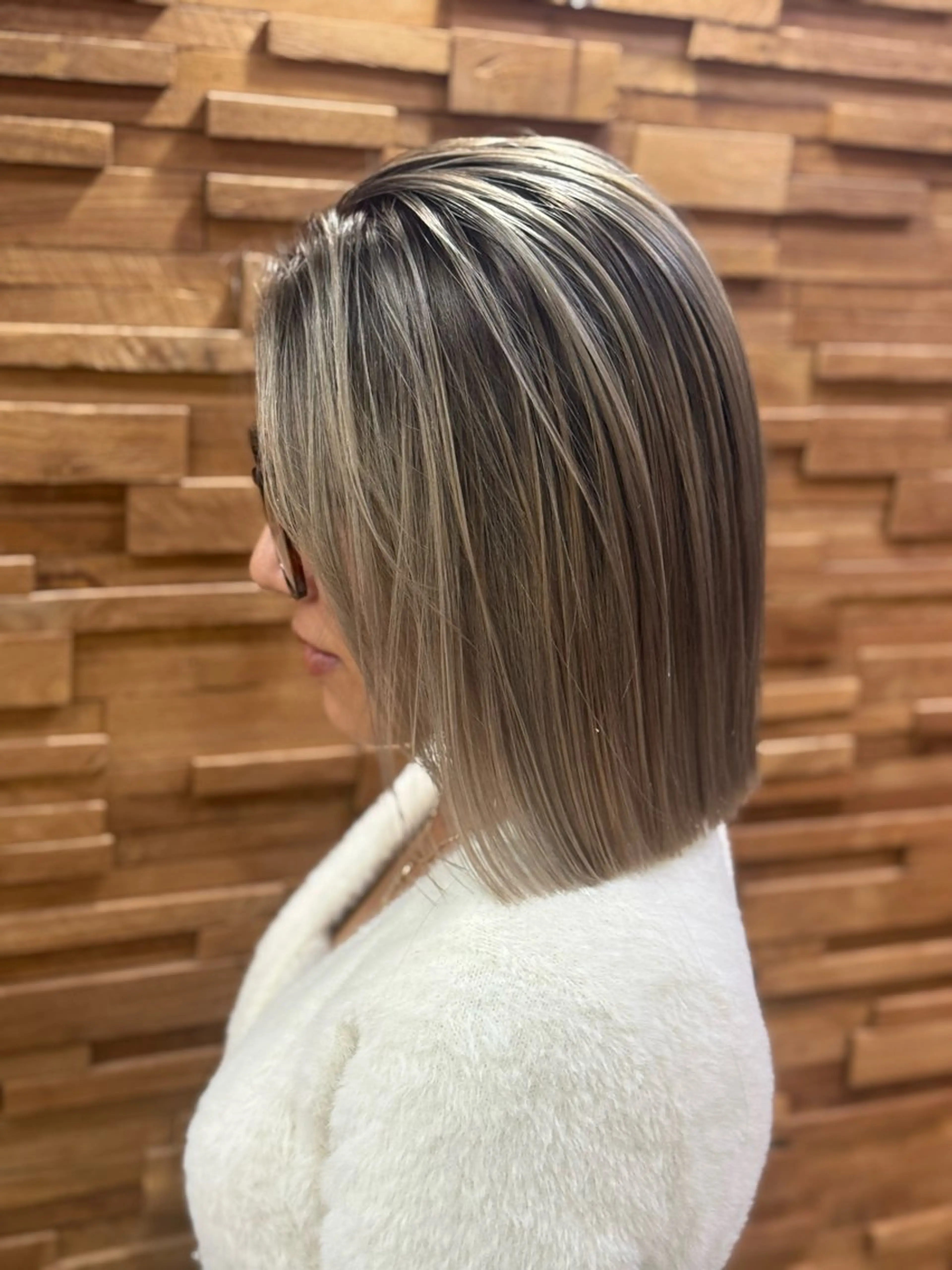 ミディアム カット ヘアカラー トリートメント ハイトーン&エクステ /RIE🌻のヘアスタイル