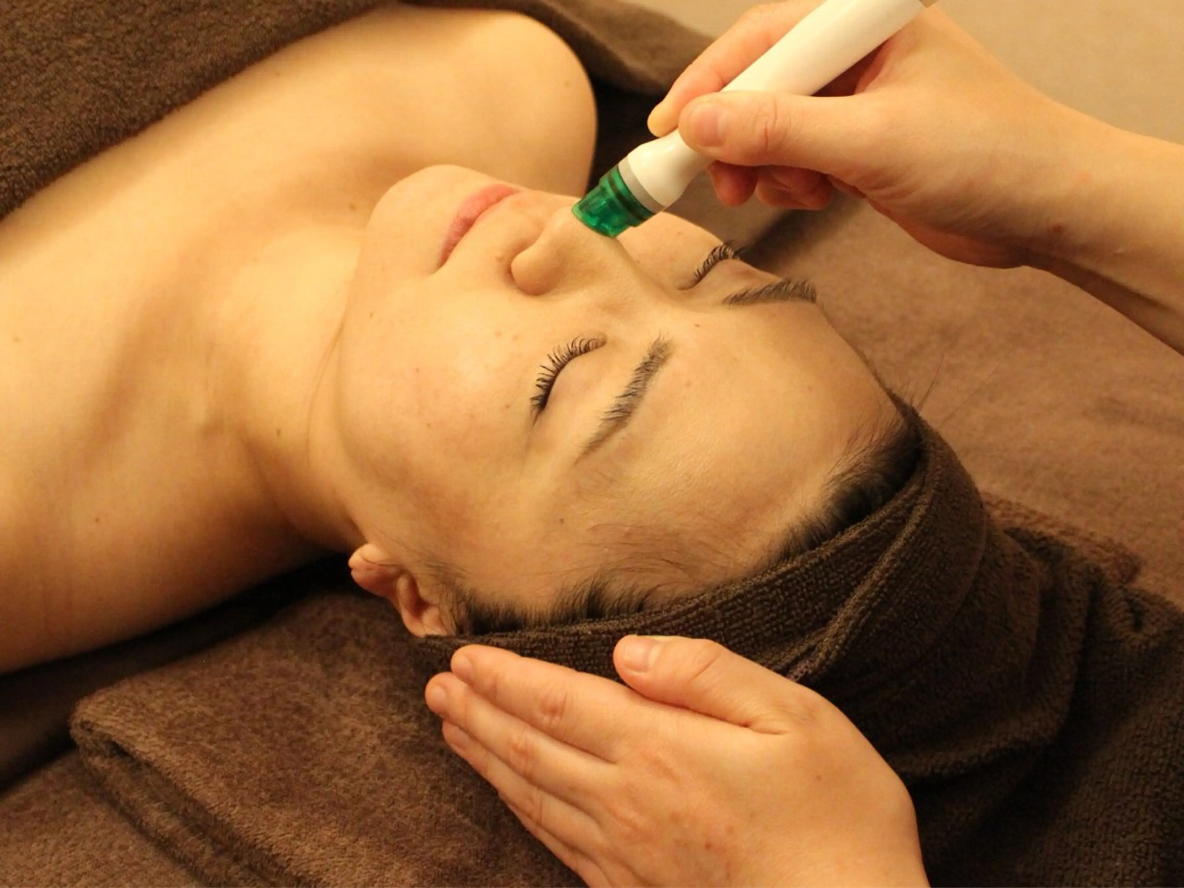 【毛穴ケア】ハイドラ毛穴洗浄+EGF保湿トリートメント+ヒト幹細胞ケア50分(ナノスプレー美容液保湿付き)の写真