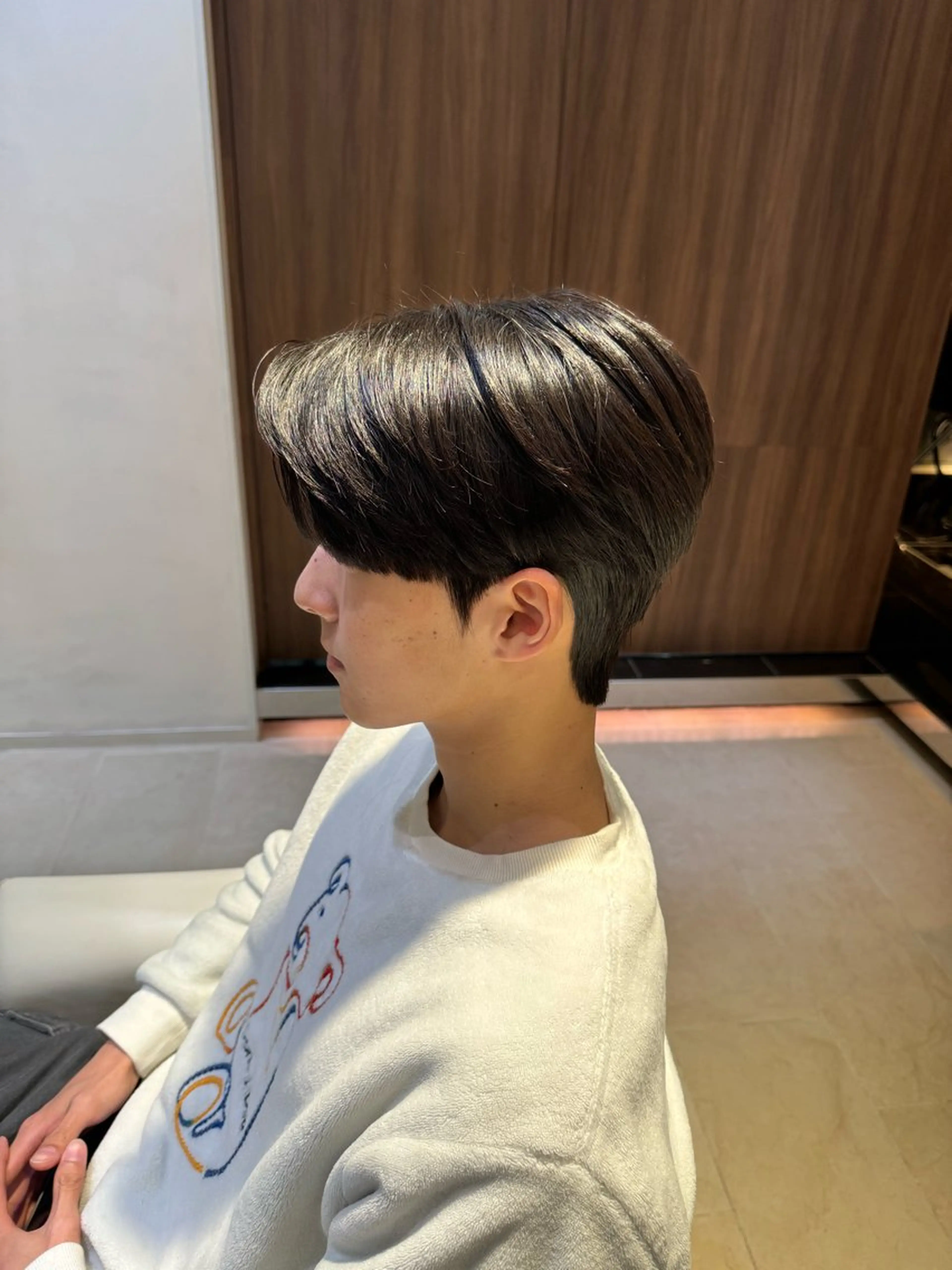 ショート パーマ メンズ センターパート コンマヘア ダウンパーマ カルマパーマ メンズ韓国風 YUKI🇰🇷 カルマ／ダウンパーマのヘアスタイル