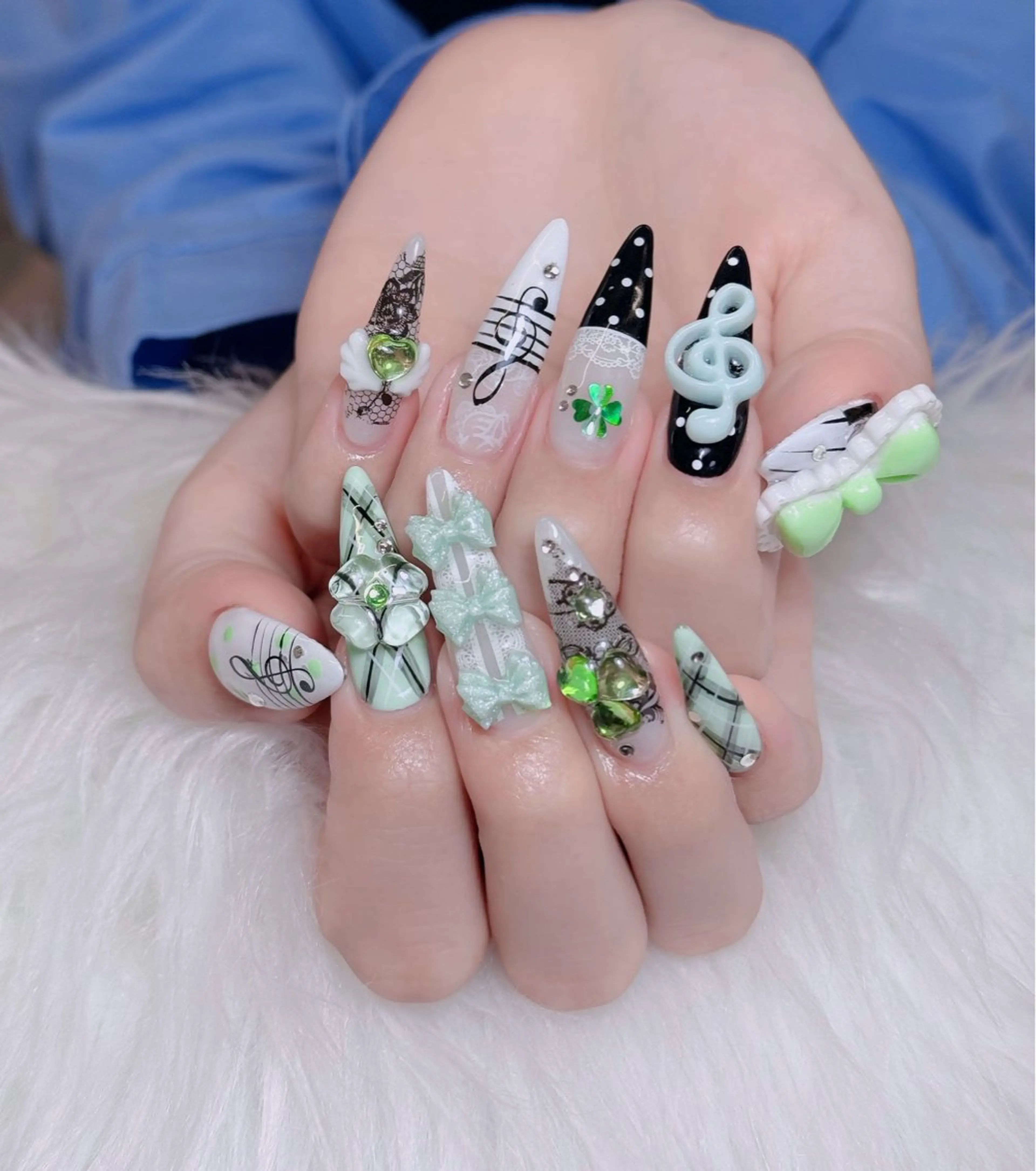 ネイル オーロラネイル チークネイル フットネイル フレンチネイル 韓国ネイル ハンドネイル Lumi Nail 新大久保3‘のネイルデザイン