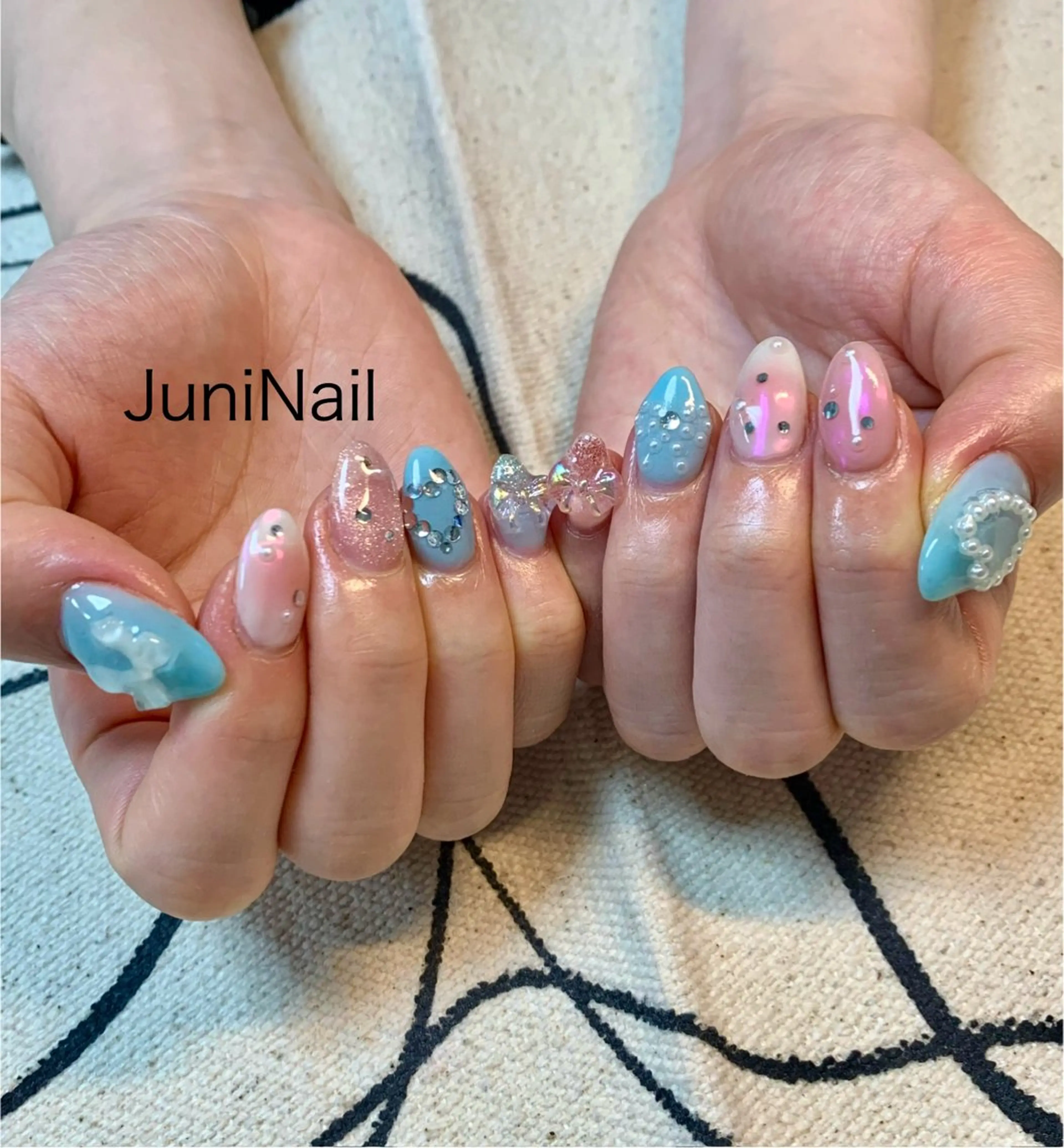 ネイル オーロラネイル クリアネイル 成人式 フラッシュネイル 氷ネイル・うるうるネイル ハンドネイル JuniNail 주니네일🇰🇷suのネイルデザイン