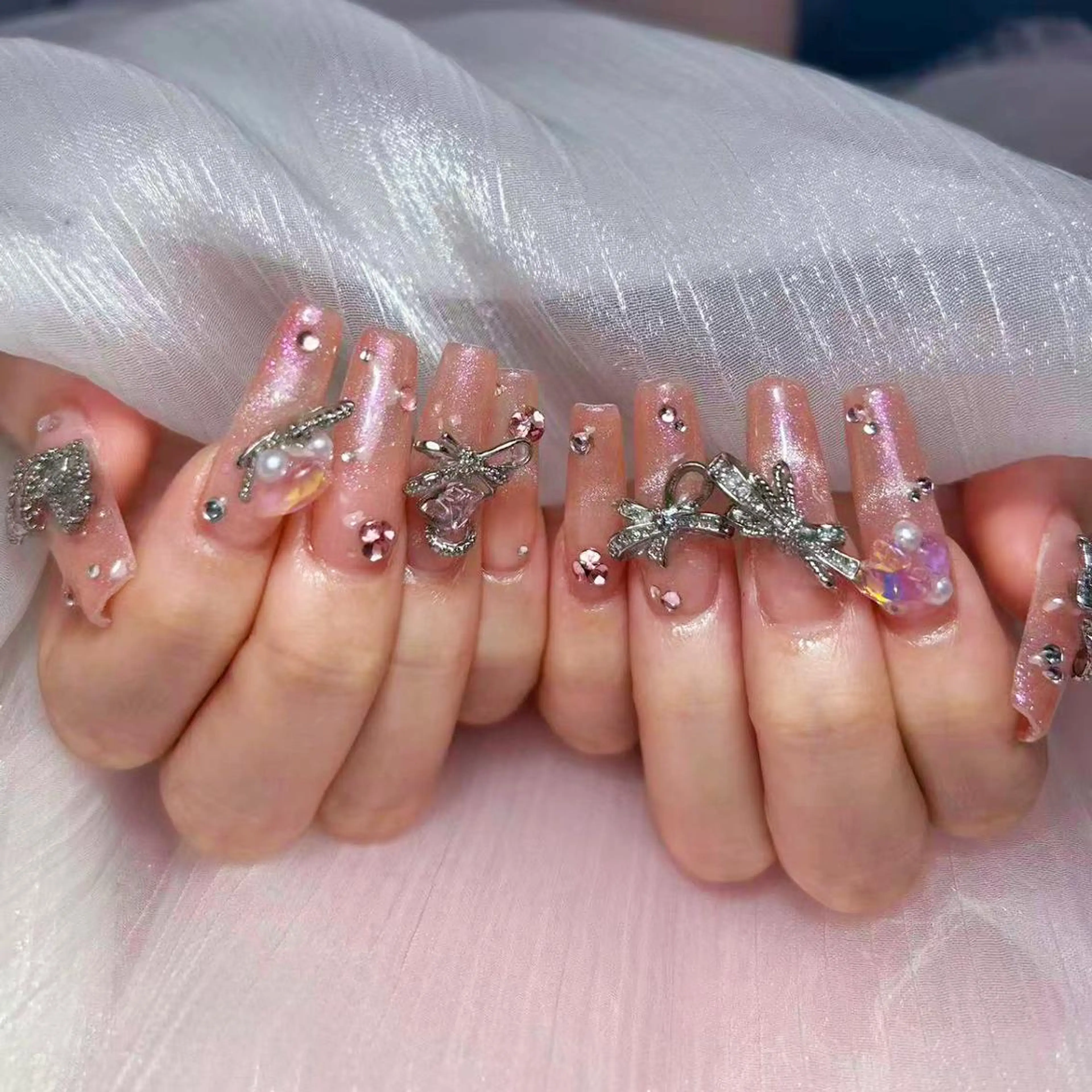 ネイル アートネイル オーロラネイル ガーリー キラキラネイル マグネットネイル ハンドネイル DIAMOND 💅のネイルデザイン