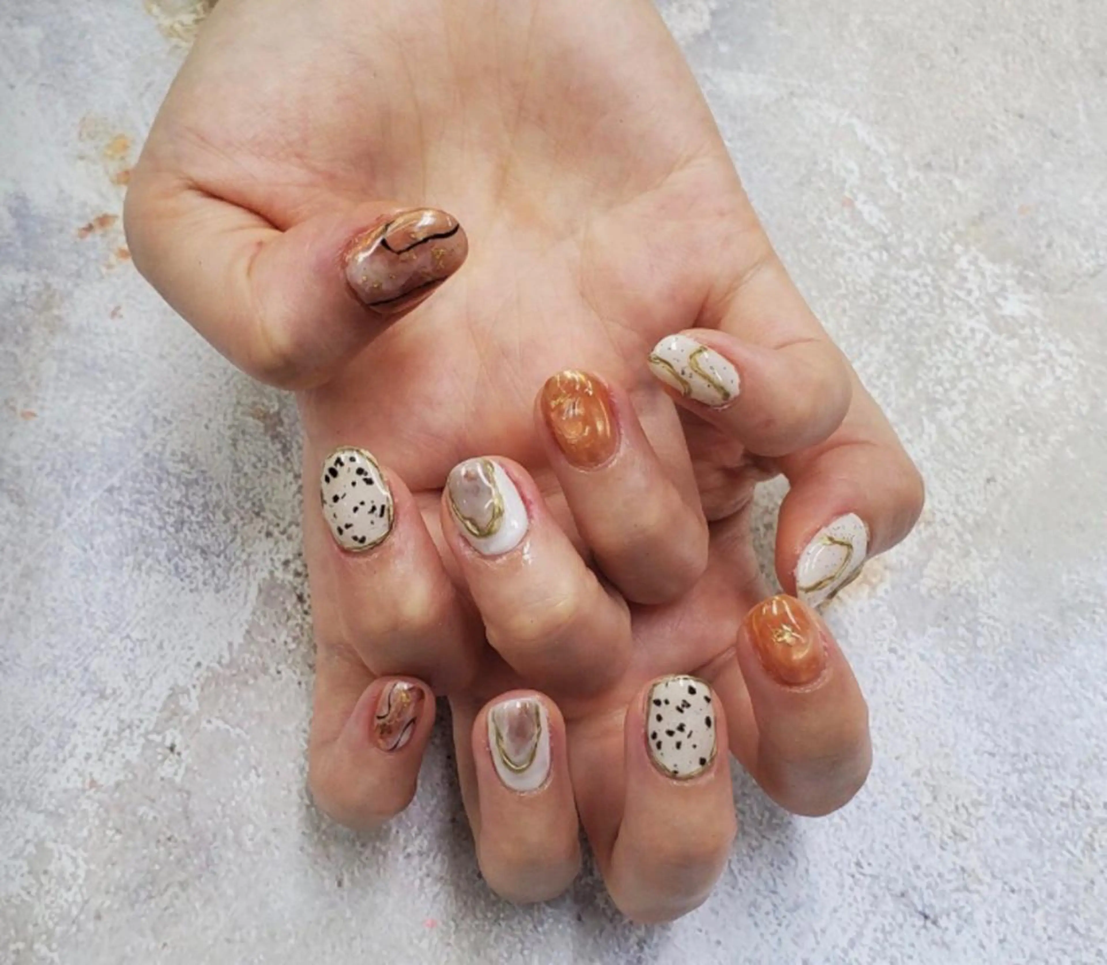 ネイル アートネイル ジェルネイル ゴールド ミラーネイル ニュアンスネイル nailstudio eviz新宿店のネイルデザイン