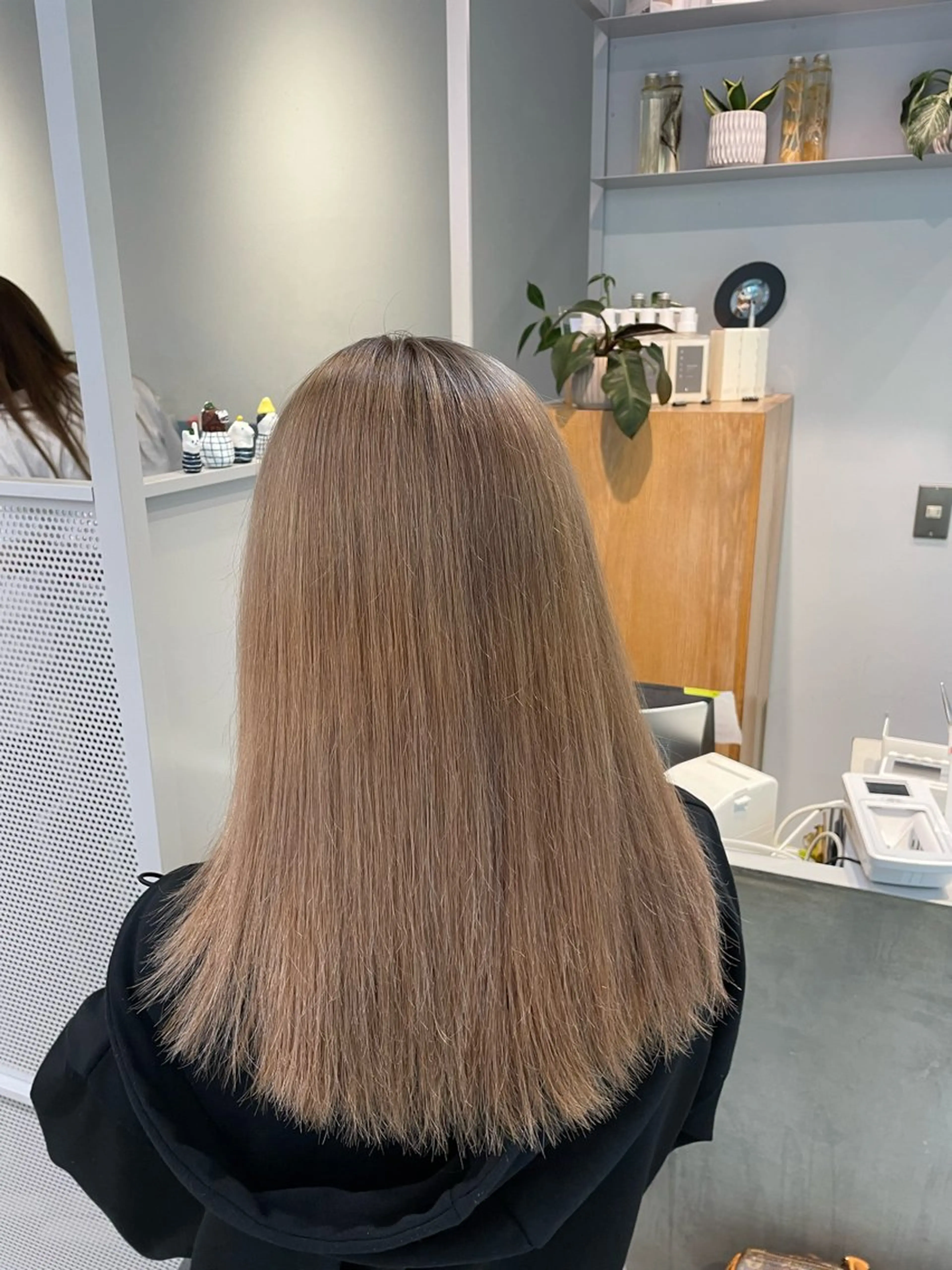 セミロング ハイトーン特化/ 複雑履歴修正/拓真のヘアスタイル