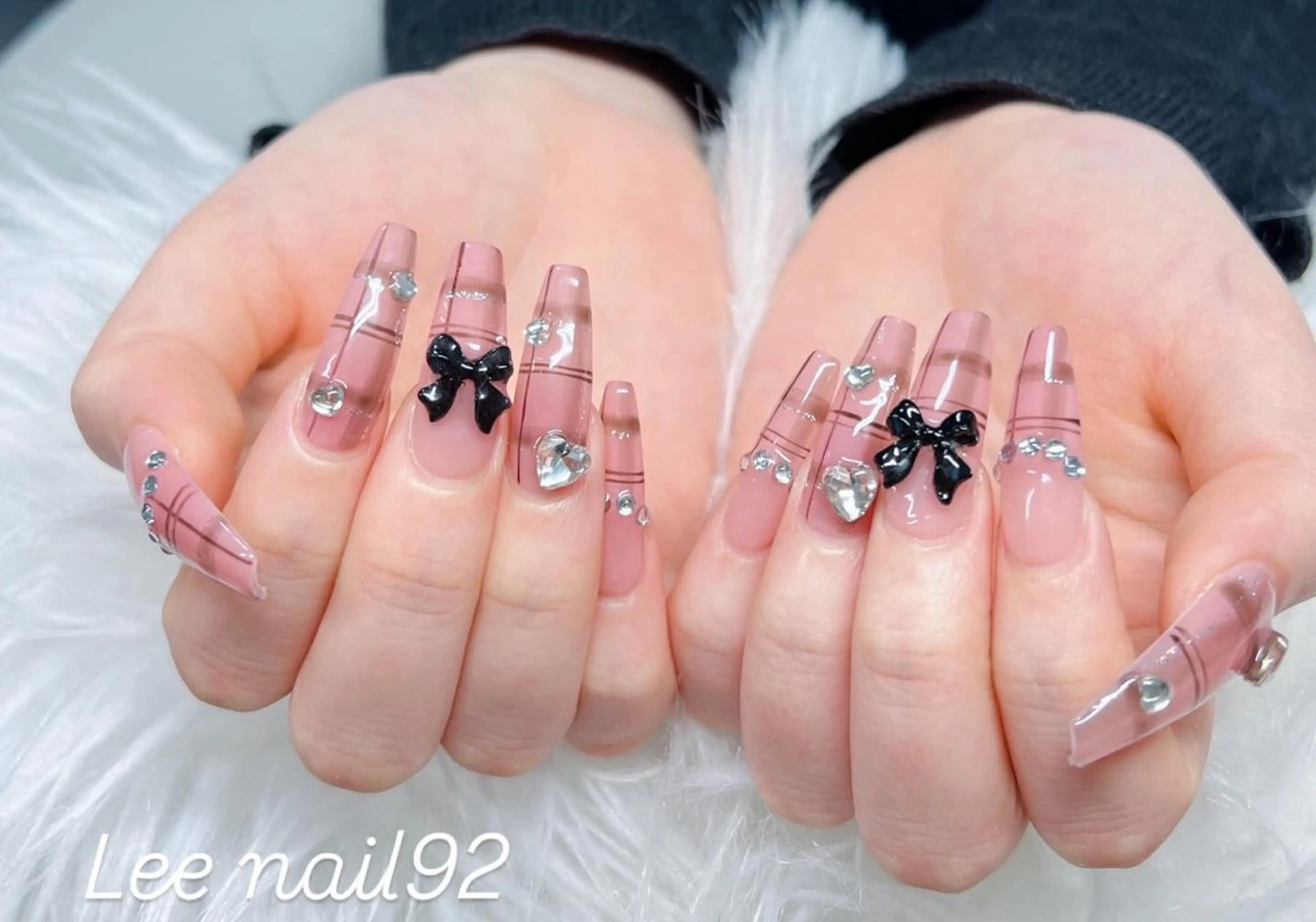 ロング 韓国風ヘア クリスマス ハンドネイル Lee _nailのネイルデザイン