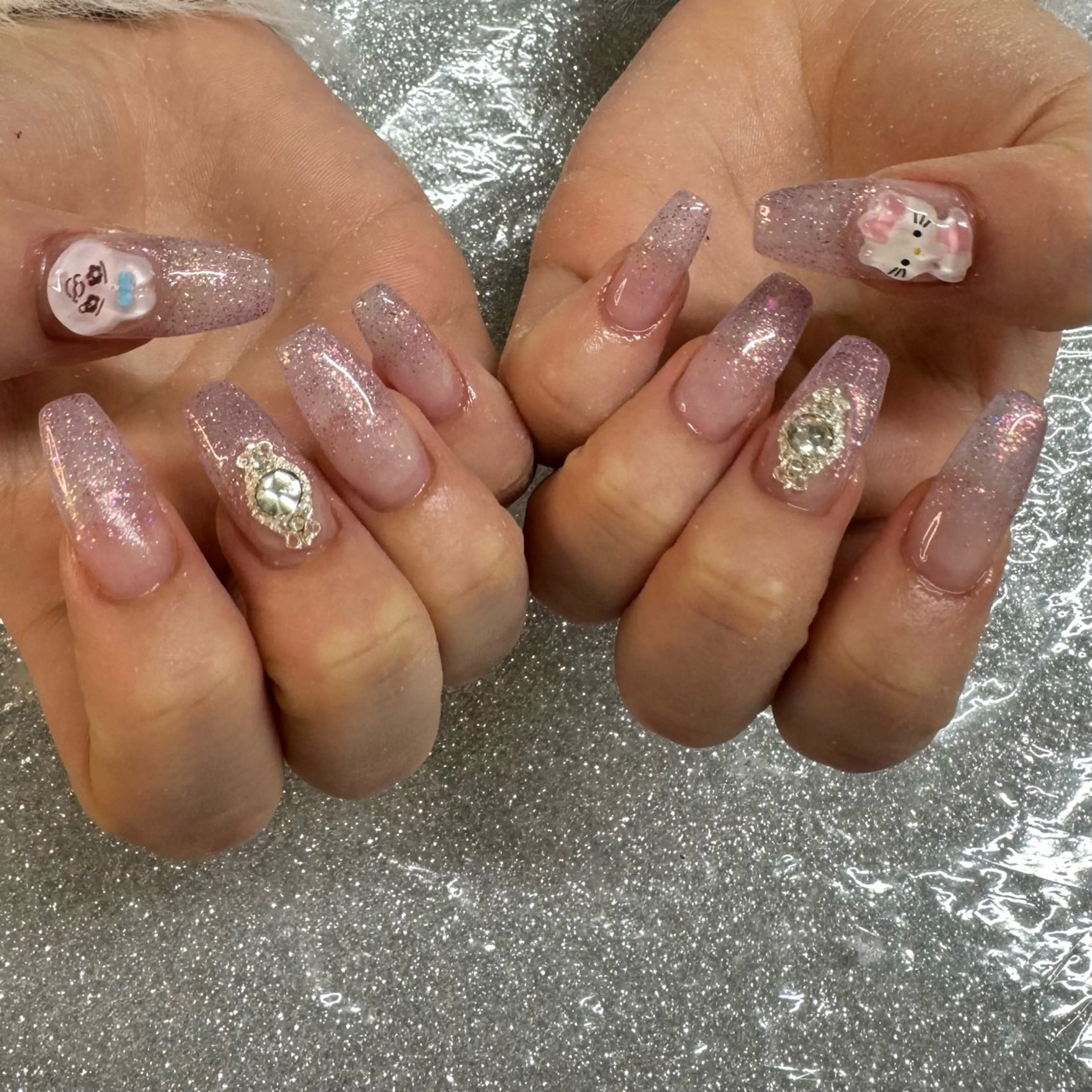 ネイル VIERU 🌈🎀💖のネイルデザイン