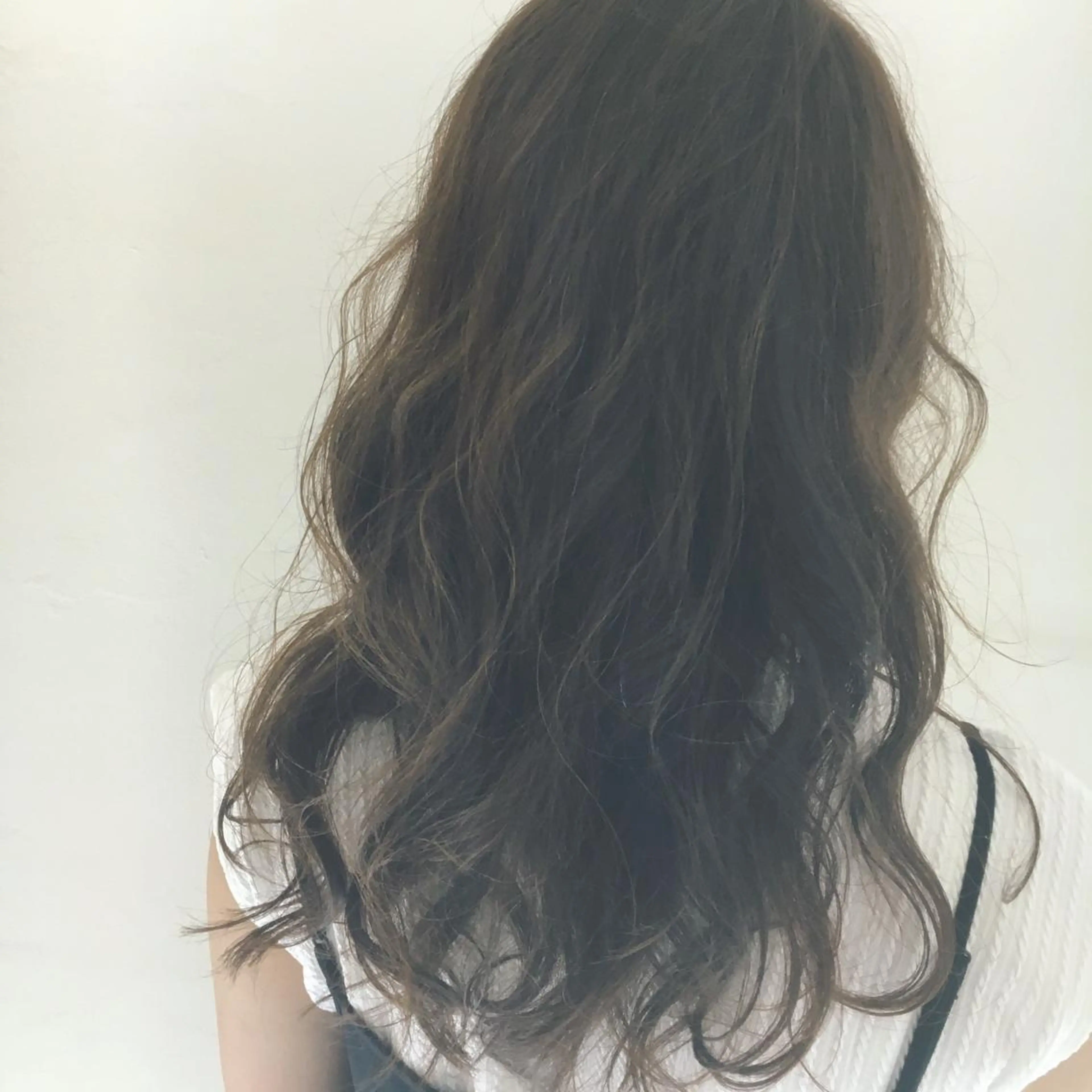 ロング アッシュ カット ヘアカラー トリートメント 松佐 ゆかりのヘアスタイル