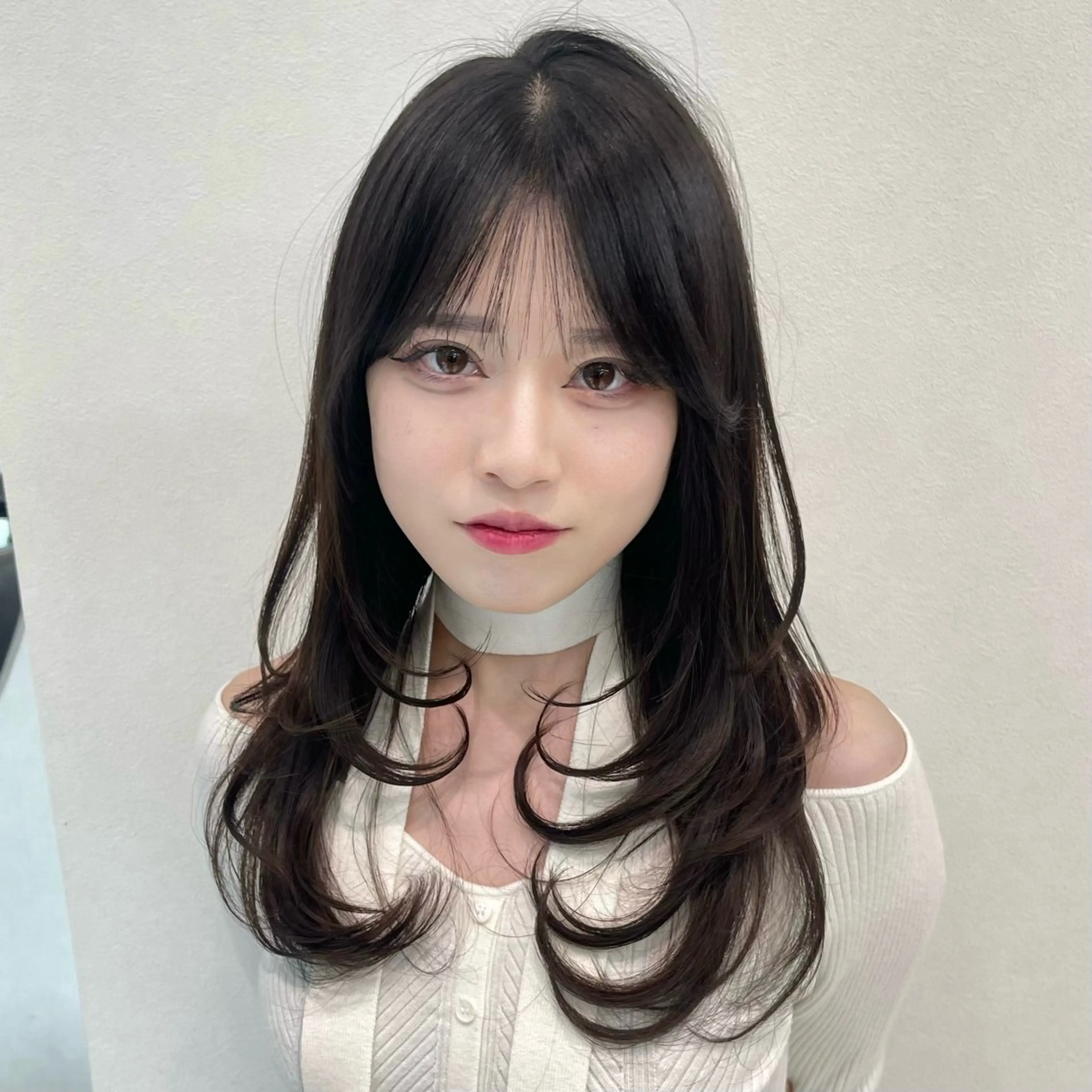 ロング カット TENSHO レイヤー／ハイトーンのヘアスタイル