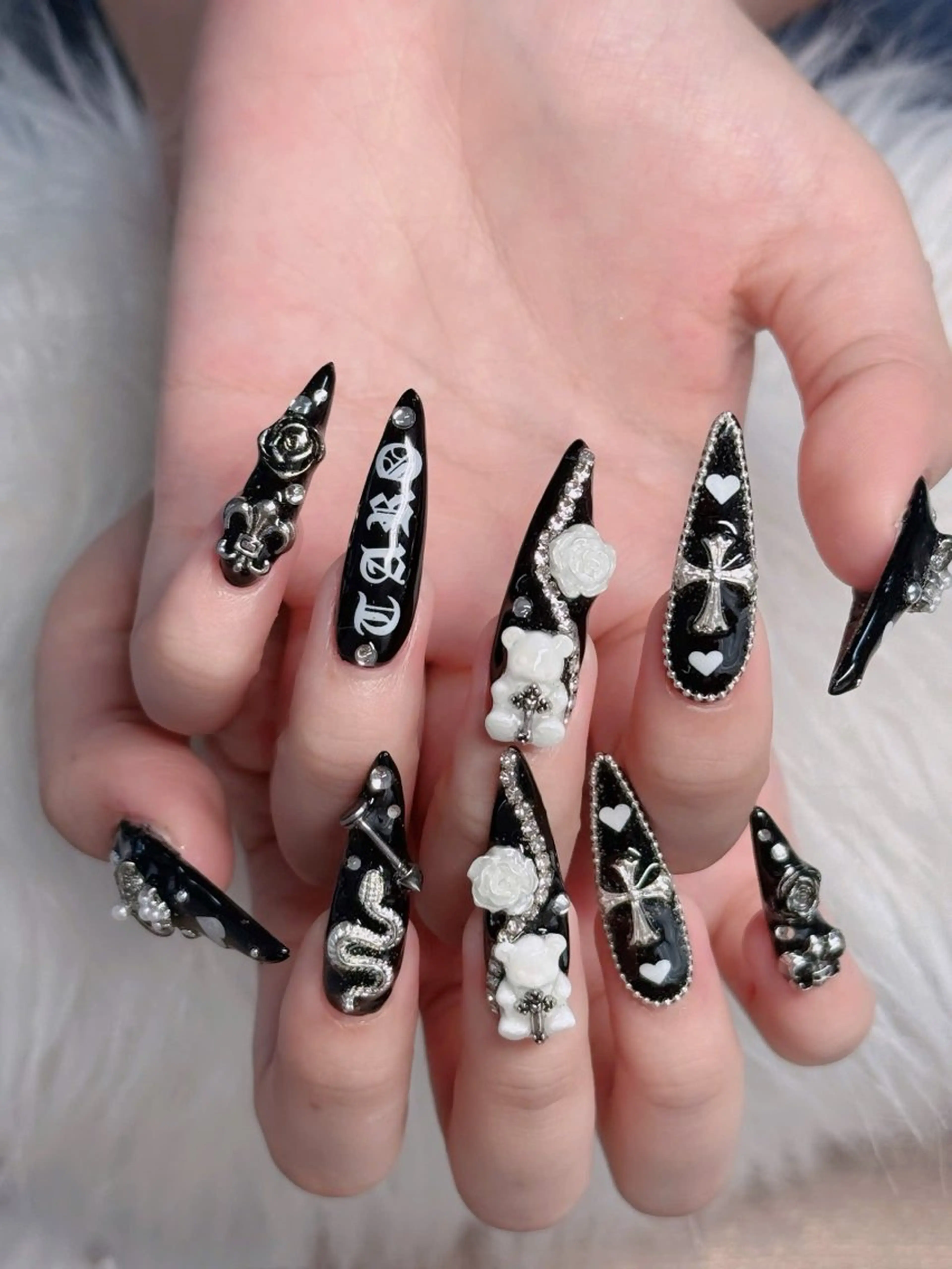 ネイル フレンチネイル ジェルネイル ガラスフレンチ ハロウィン ハート ハンドネイル H.baby Nail Salonのネイルデザイン