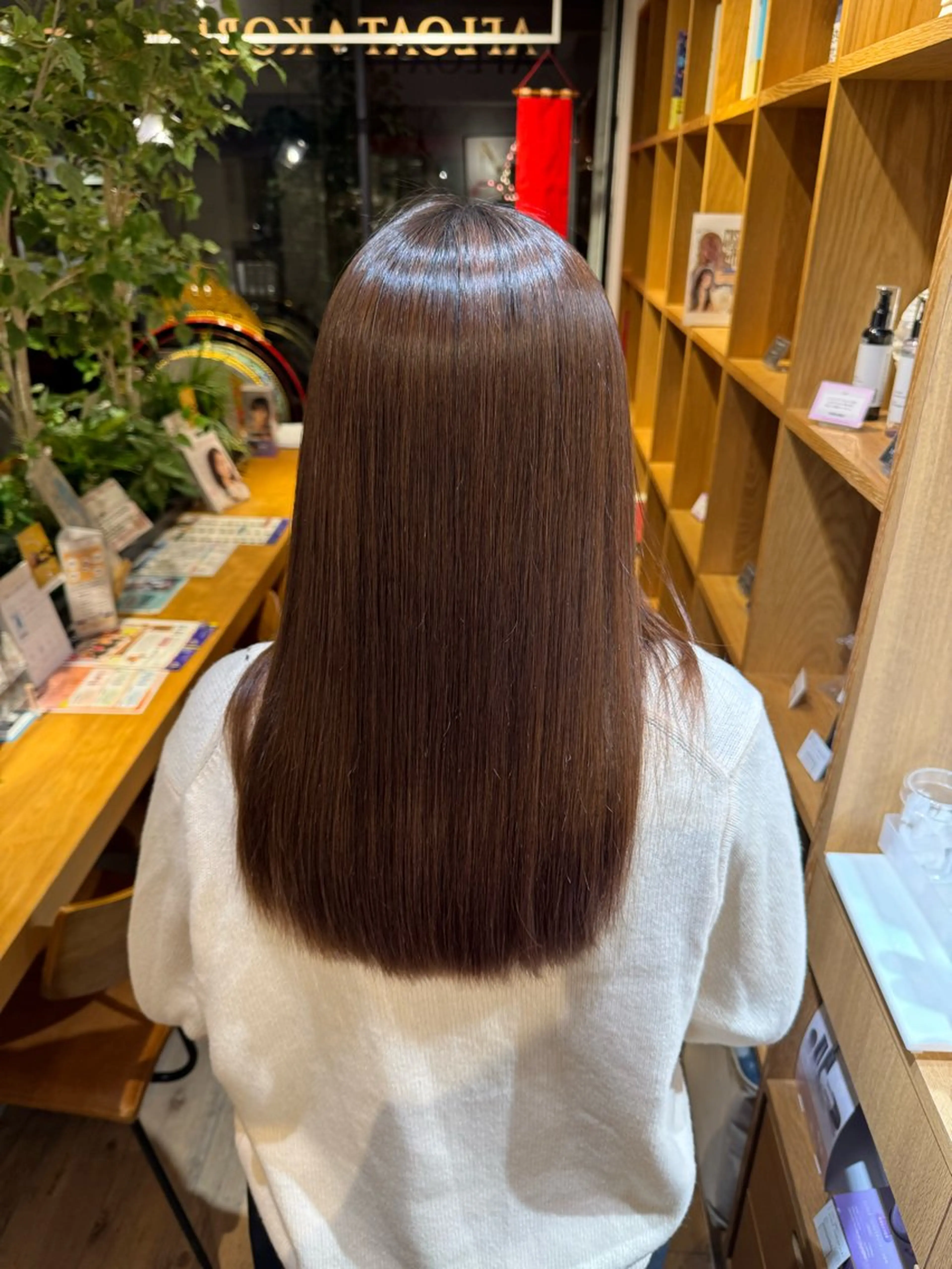 セミロング カット 縮毛矯正 トリートメント afloatkobe所属・美髪/髪質改善 川口凌弥のヘアスタイル