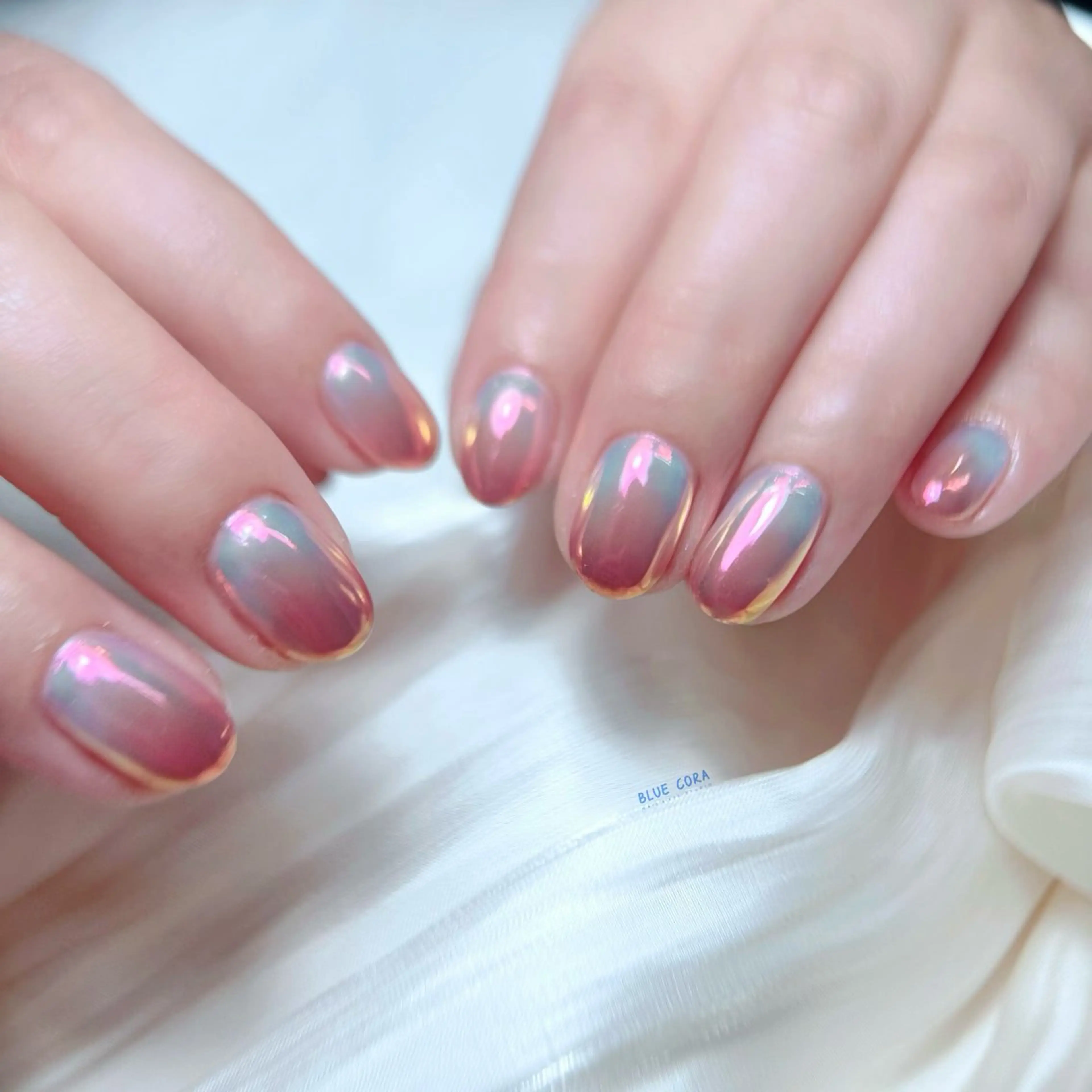 ネイル オーロラネイル グラデーション ハンドネイル ハンドケア BLUE CORA所属・BLUE CORAのネイルデザイン