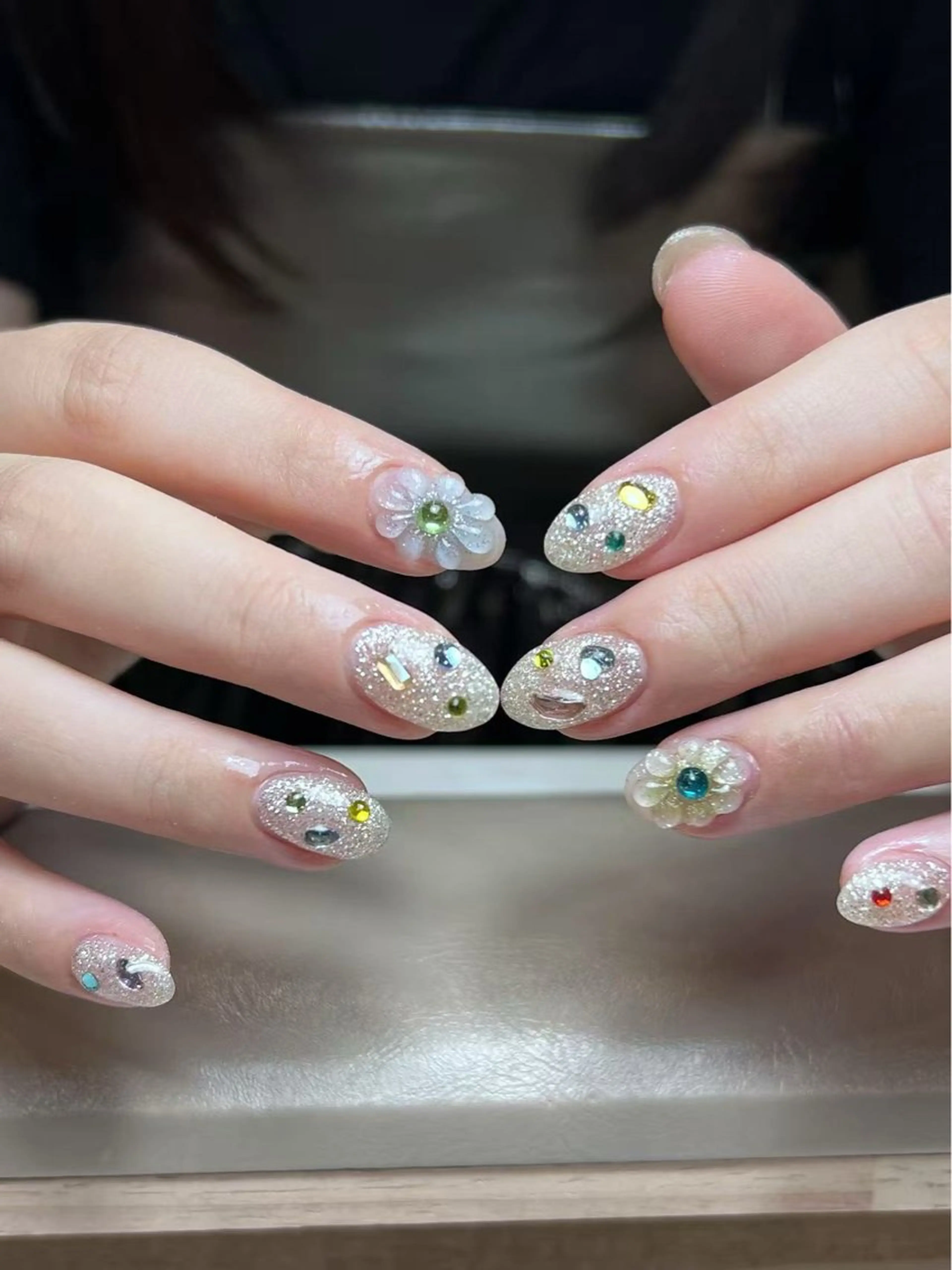 ネイル キラキラネイル Luna nail— kanaeのネイルデザイン