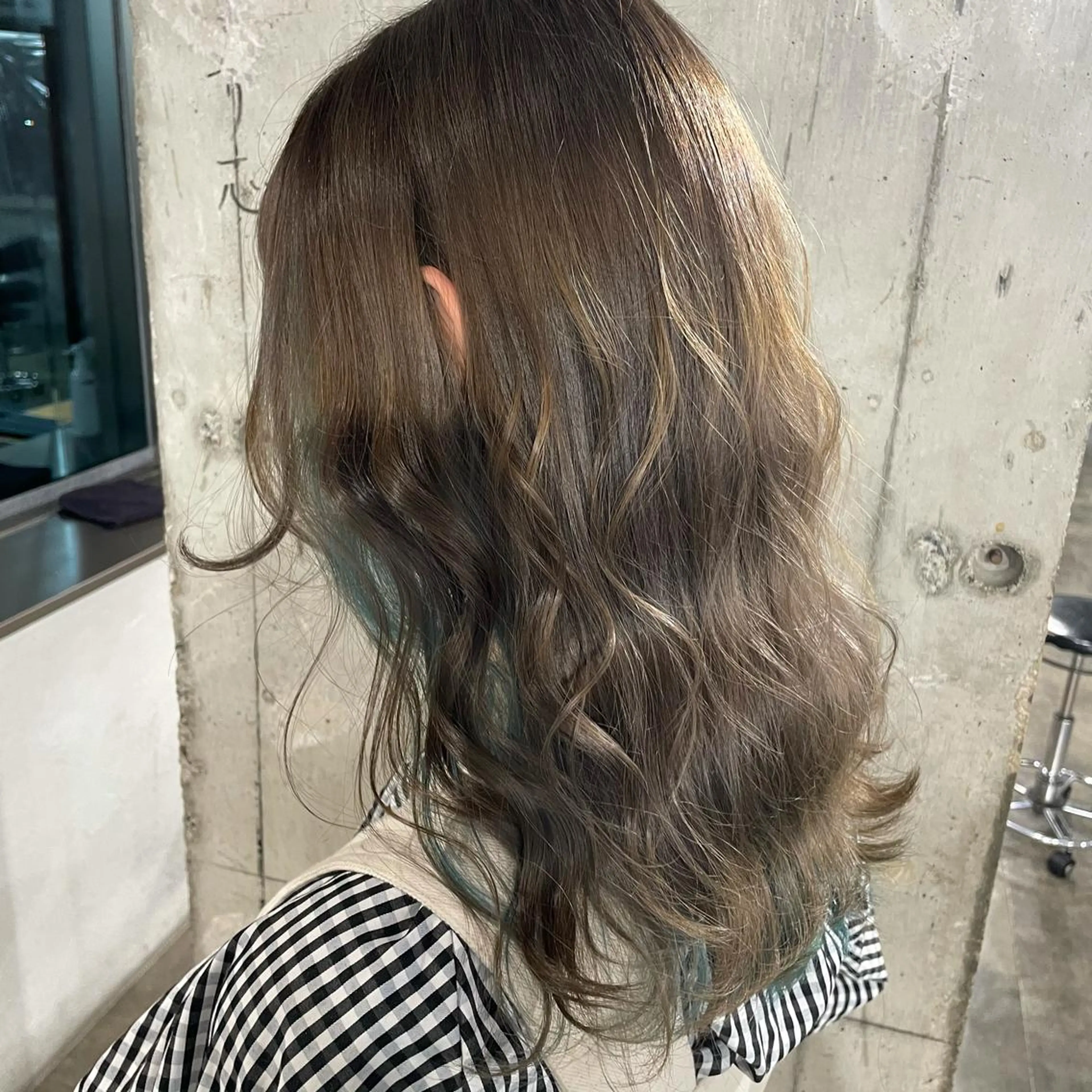 セミロング カラー パーマ ヘアアレンジ メンズ キッズ ネイル マツエク・マツパ 透明感カラー・レイヤ ー🎀amika🎀のヘアスタイル