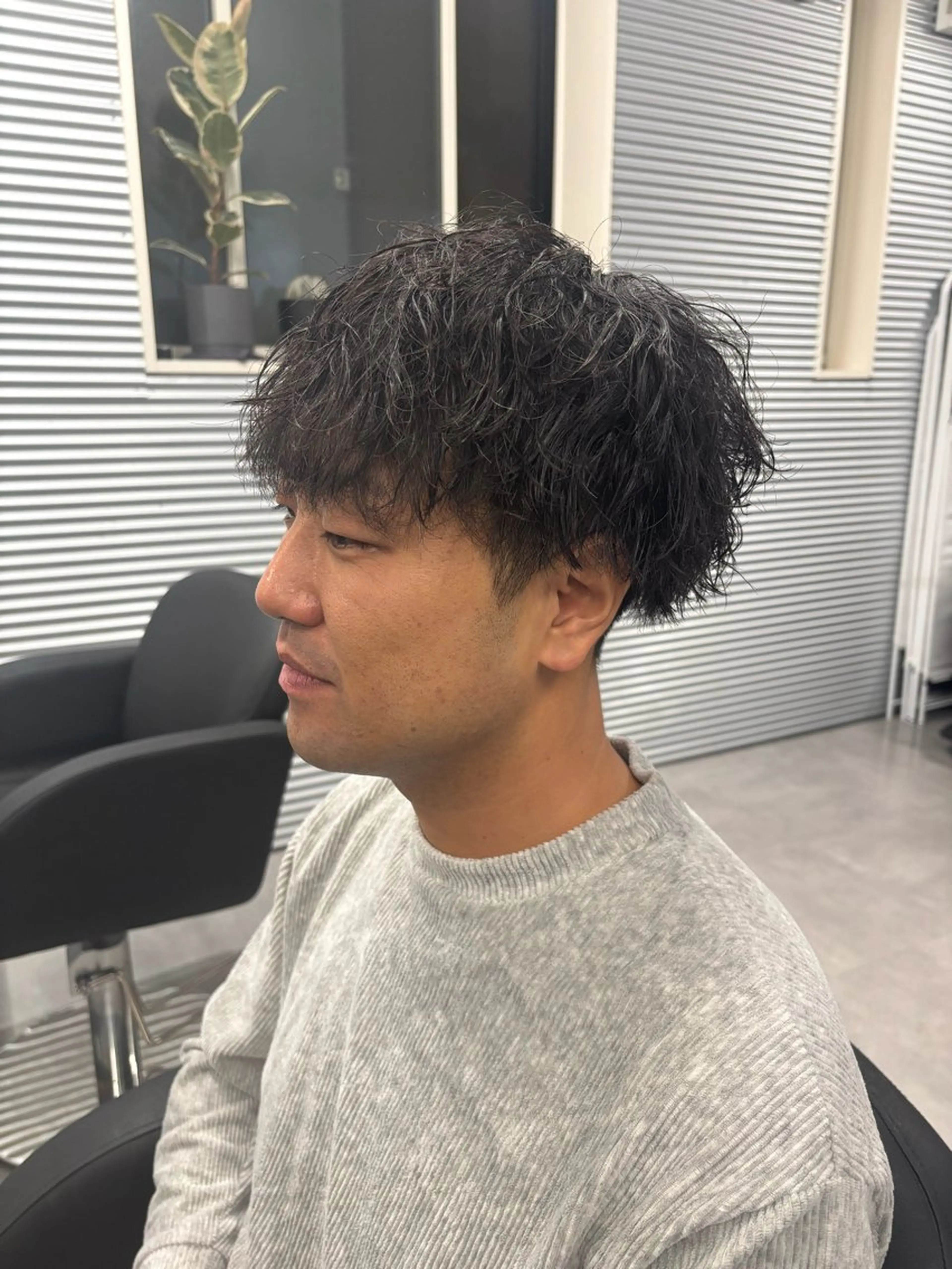 パーマ メンズ マッシュ メンズパーマ 刈り上げ 波巻きパーマ 波巻き/ツイスパ/ 短髪/鈴木俊也のヘアスタイル