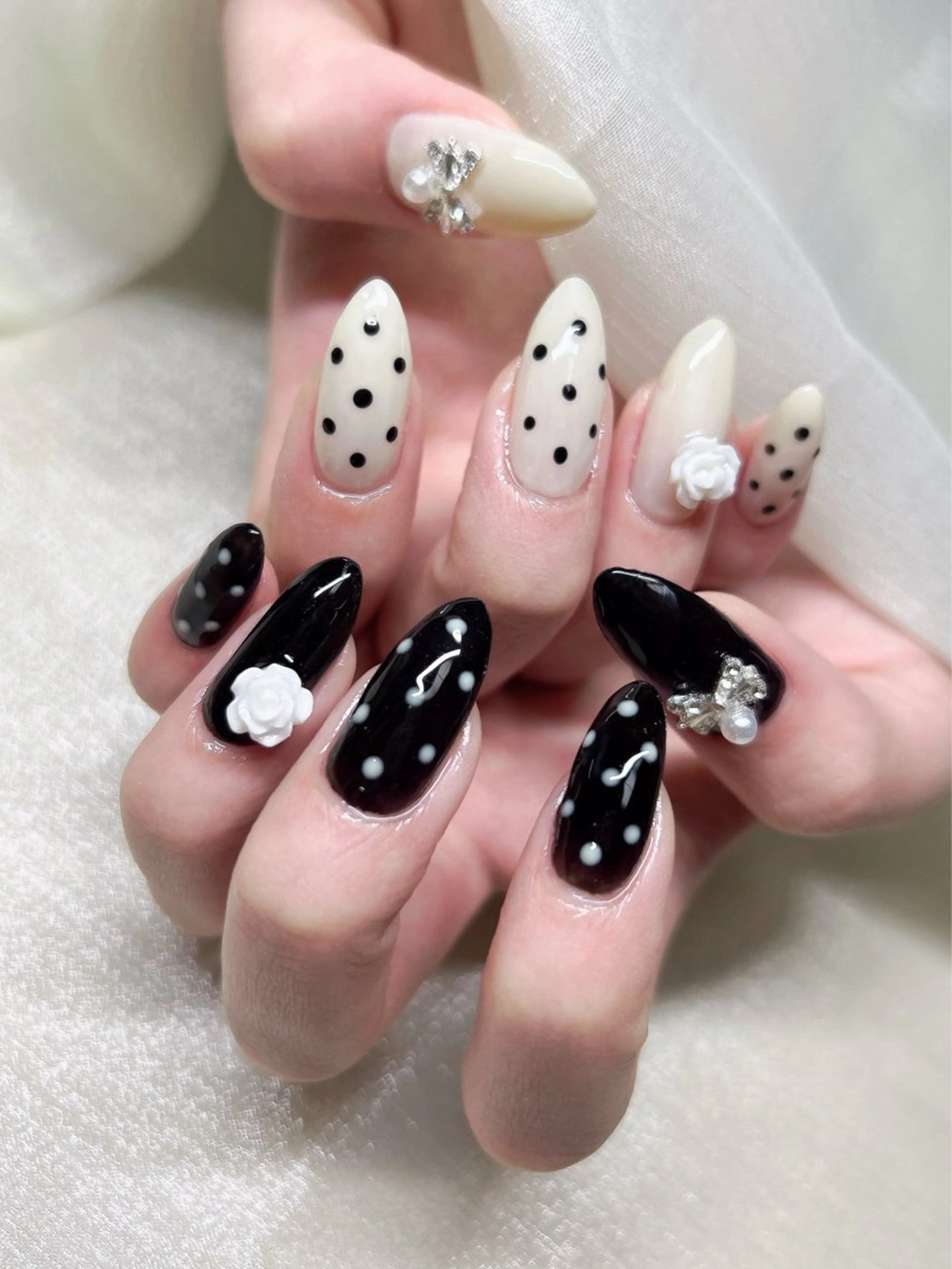 ネイル アートネイル ミラーネイル 持ち込み ニュアンスネイル ストーンネイル LUKA NAILのネイルデザイン