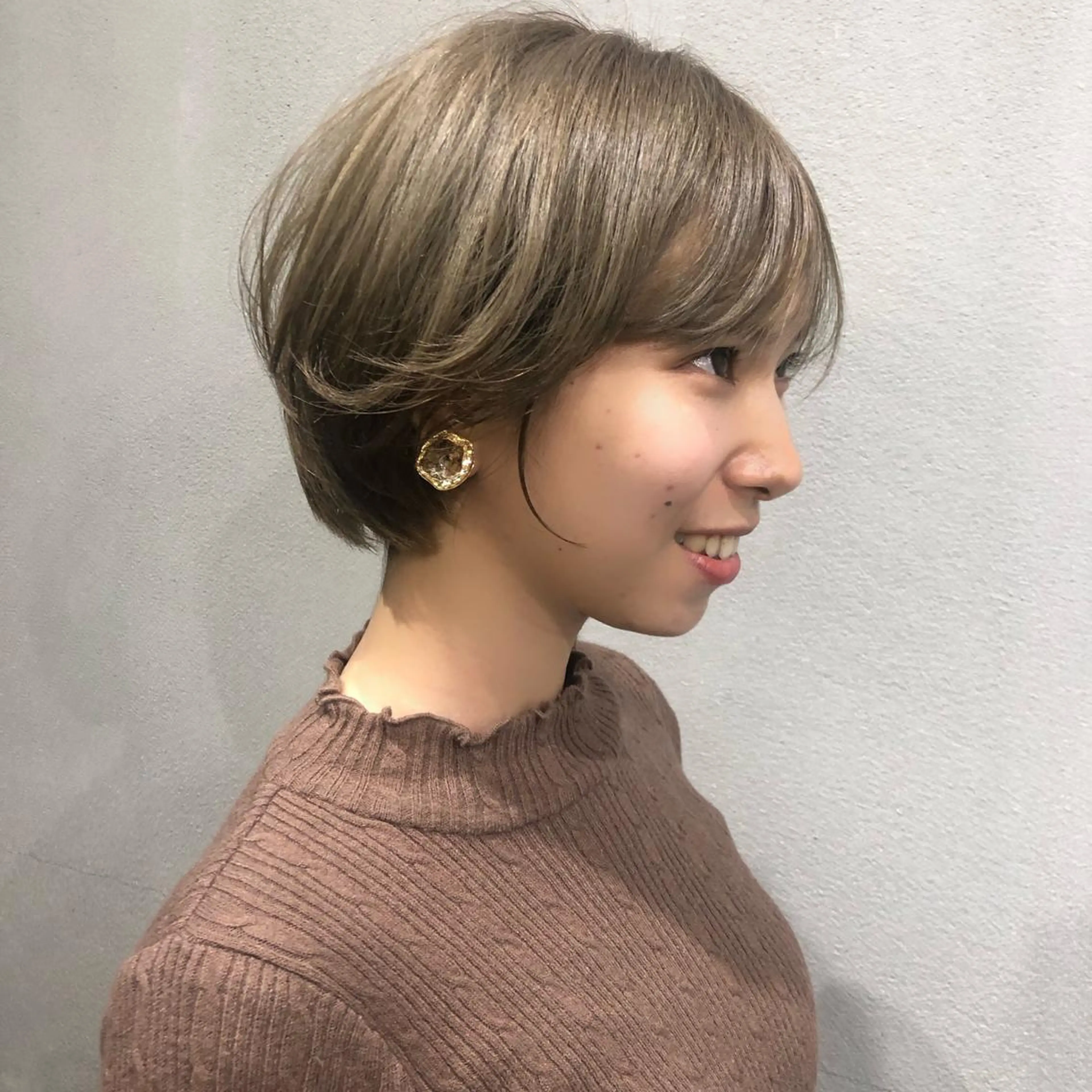 ショート カラー ベージュカラー ブリーチ ダブルカラー カット ヘアカラー トリートメント 柏 ウルフ/レイヤー 田中佐和🐺のヘアスタイル