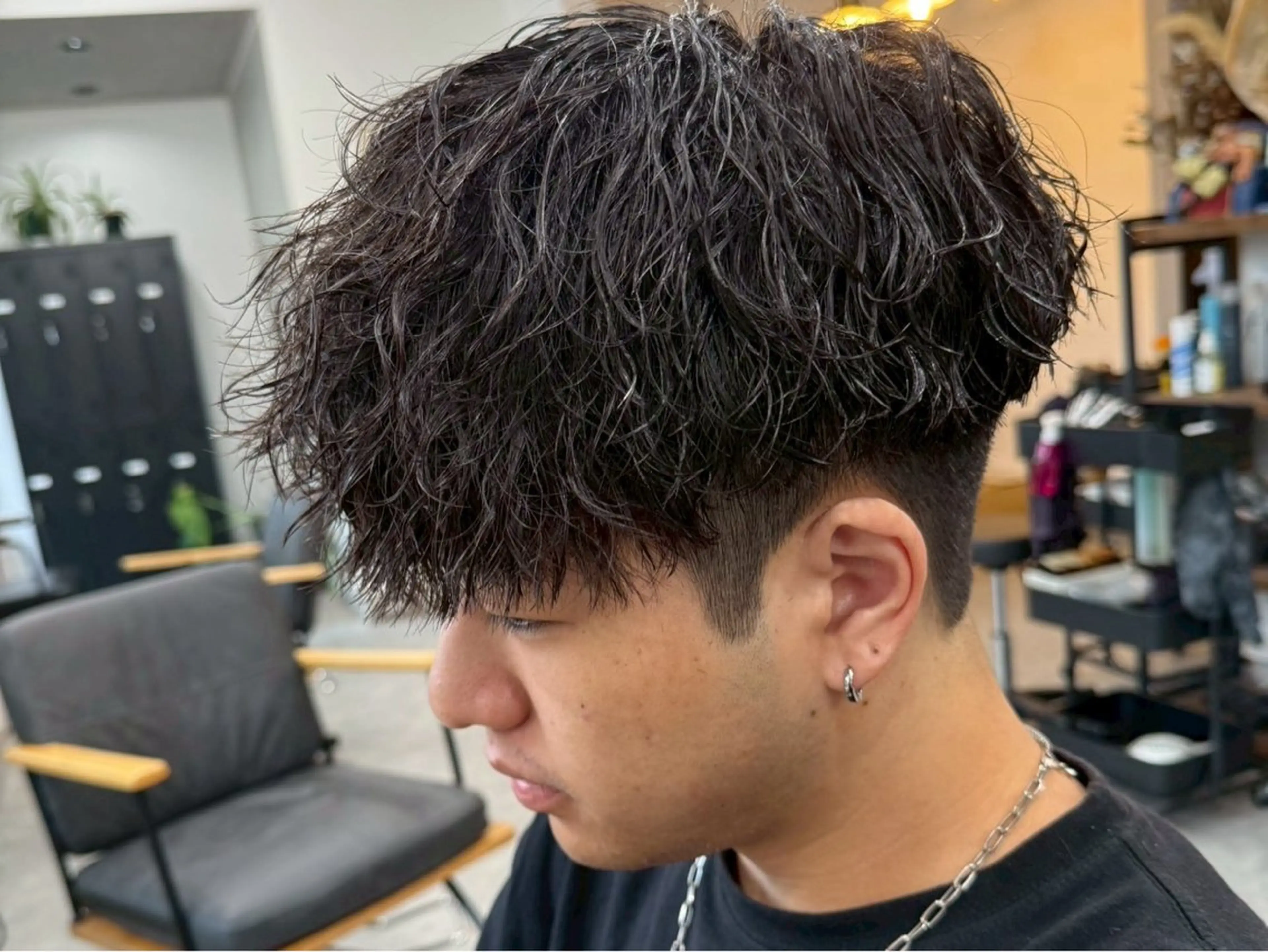 ショート パーマ メンズ センターパート フェードカット マッシュ メンズパーマ スペインカール パーマ 宮下 遼太のヘアスタイル