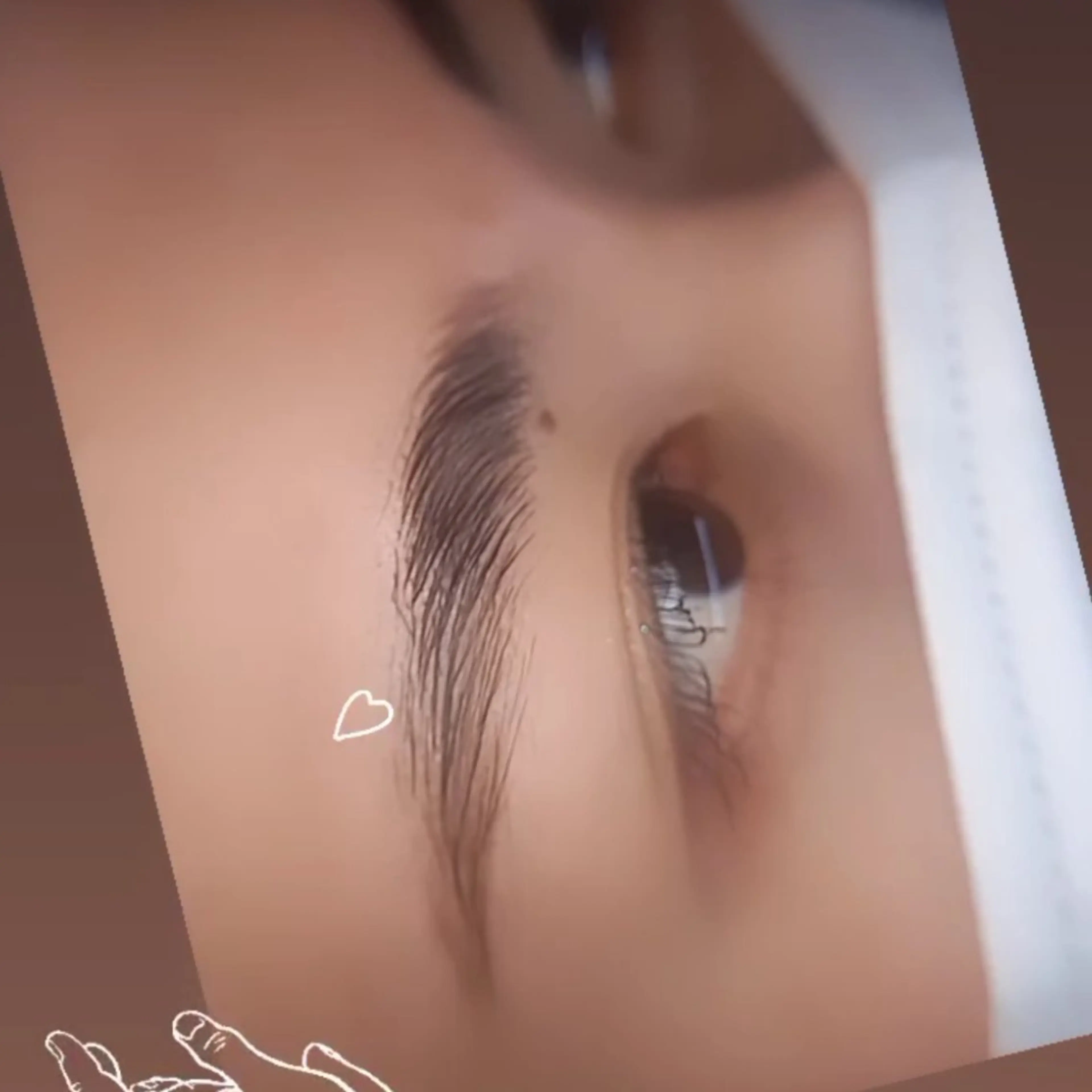 アイブロウ 💡次世代LED -TIARA💡のマツエク・マツパデザイン