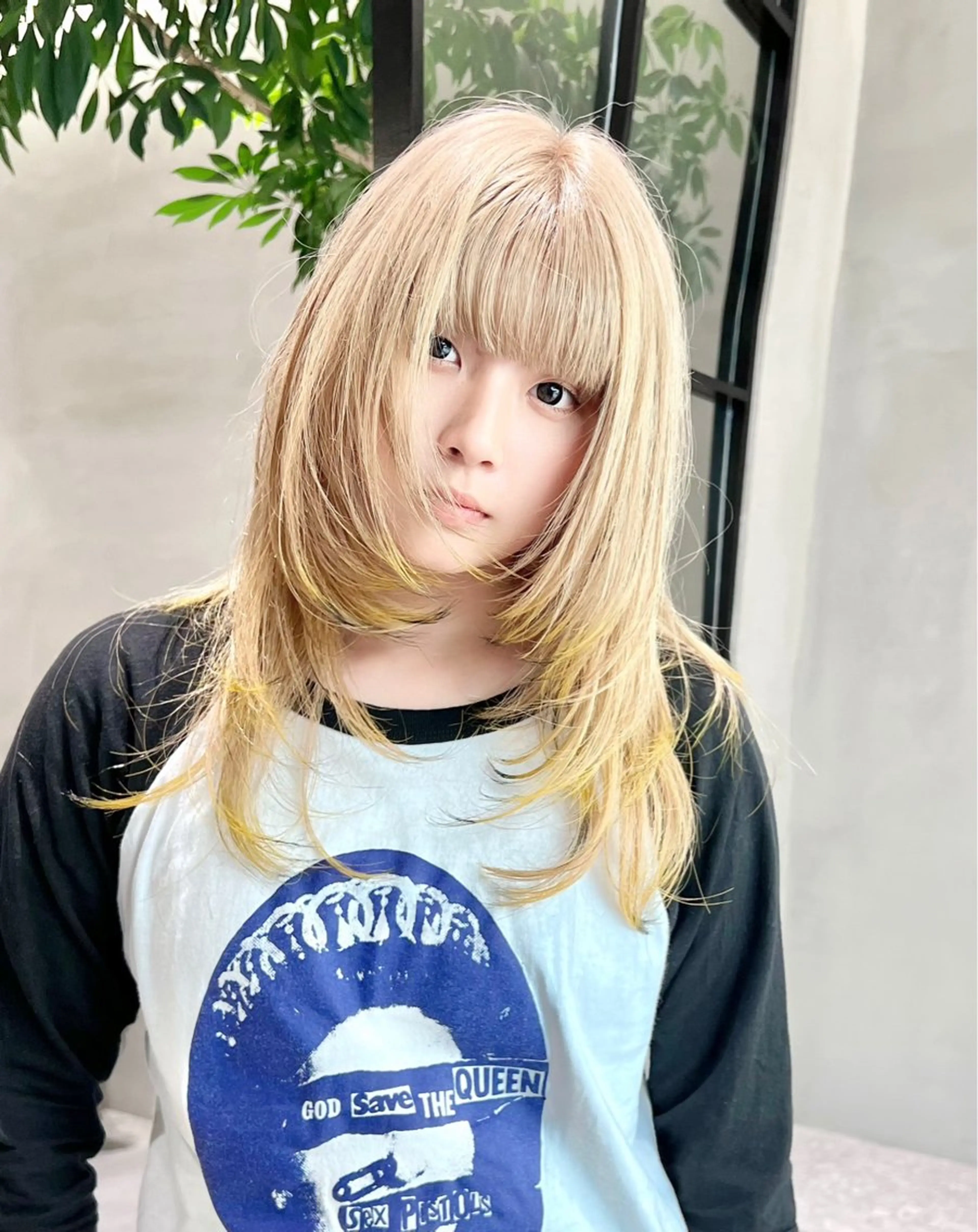 セミロング カット ヘアカラー トリートメント ハイトーン/レイヤー カット岩田健斗/新宿のヘアスタイル