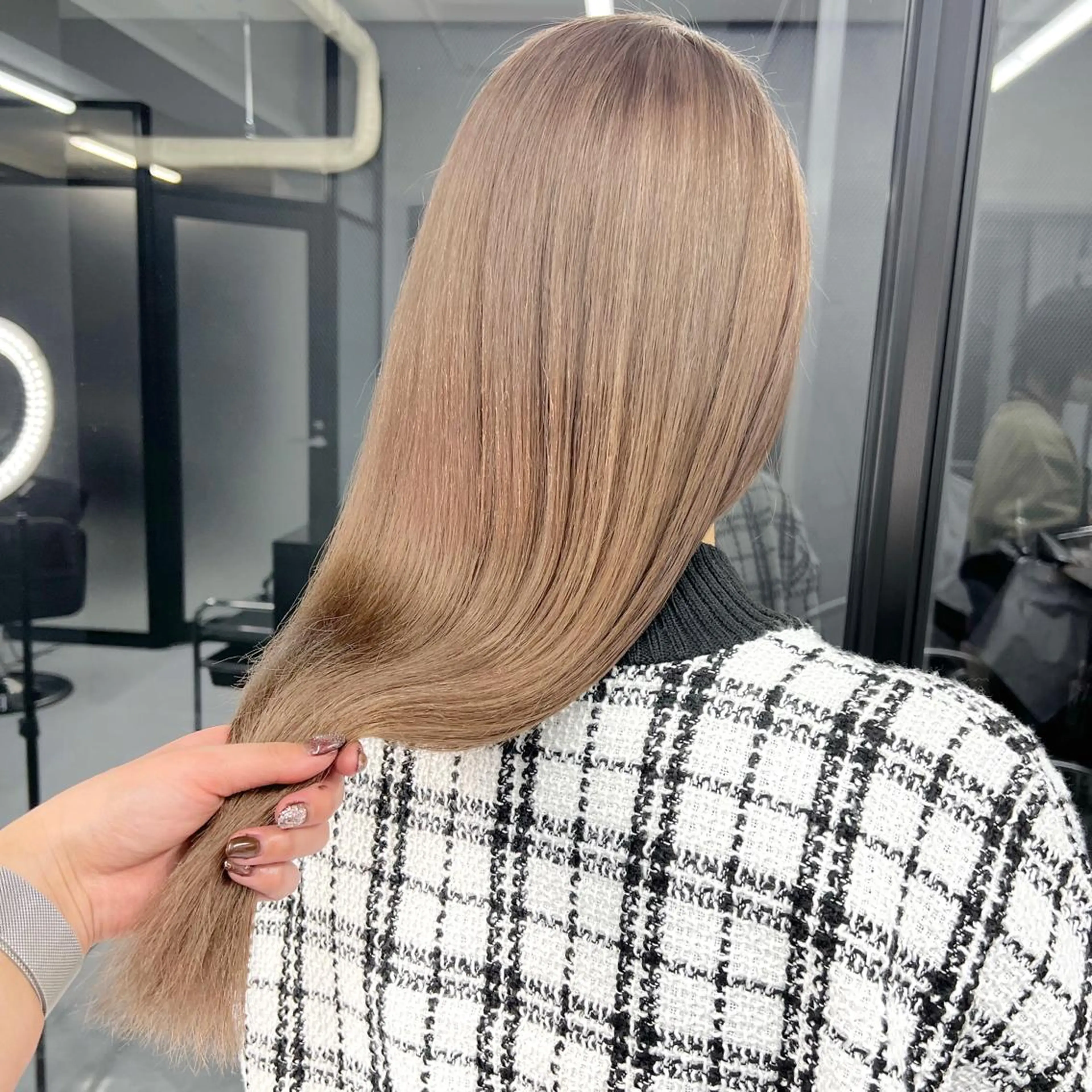 ロング カラー シールエクステ ハイトーンカラー エクステ ヘアカラー トリートメント シールエクステ特化 ハイトーン、NANAのヘアスタイル