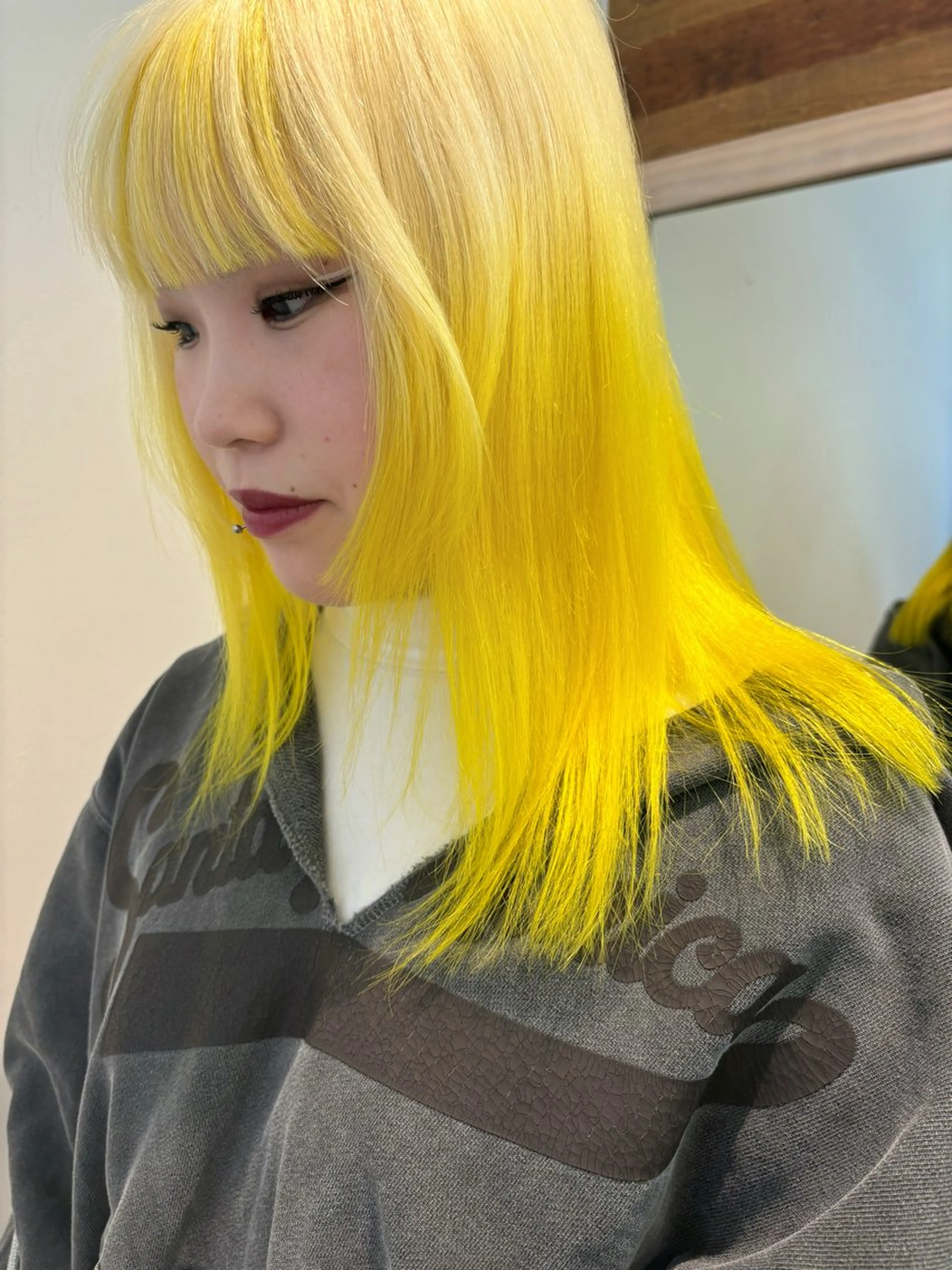 セミロング 津田 里菜のヘアスタイル