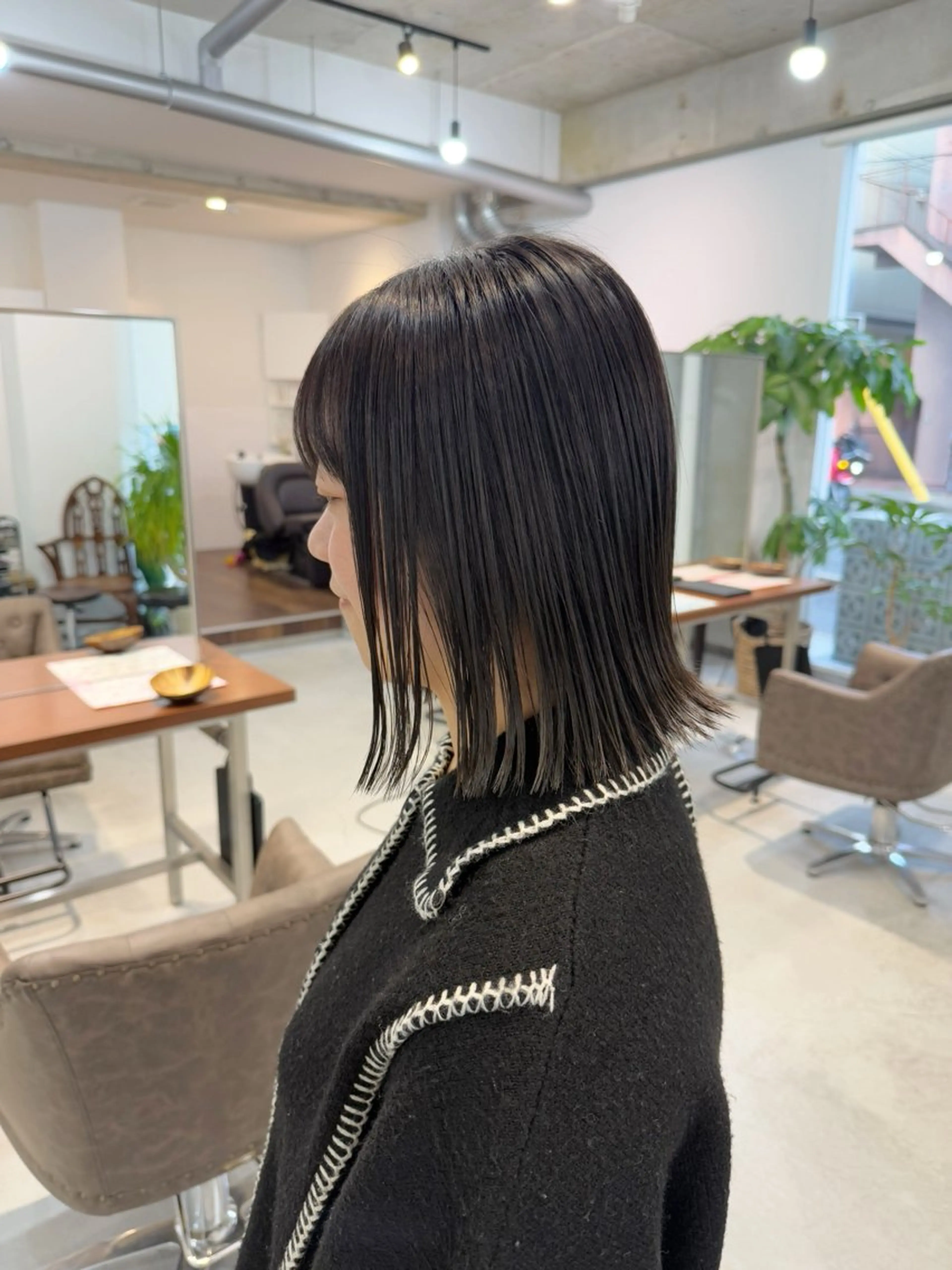 ミディアム カラー ボブ カット ヘアカラー トリートメント カイリ /レイヤーカットのヘアスタイル