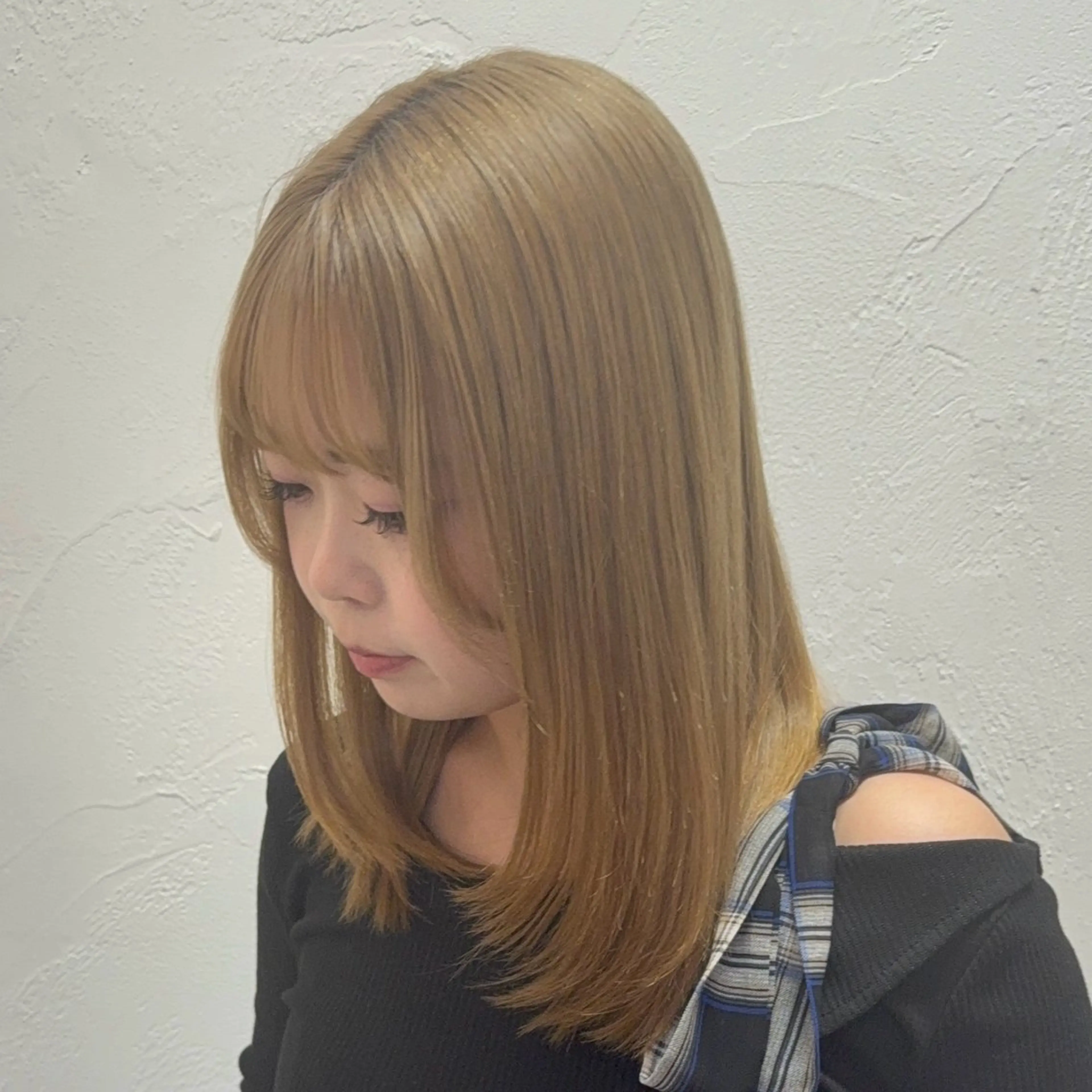 ミディアム カット Lomalia もえかのヘアスタイル