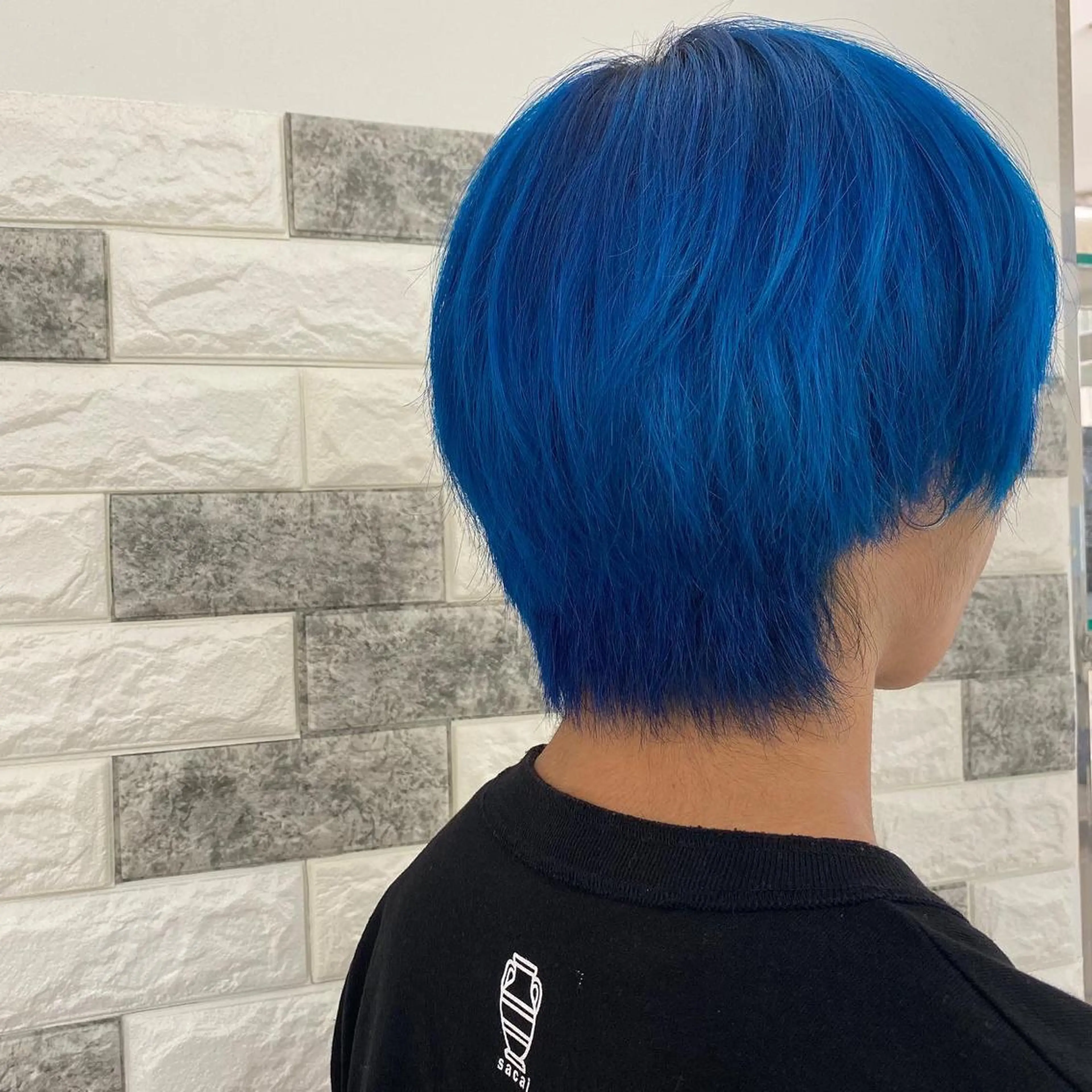 カラー ブリーチ ブルーカラー 韓国ヘア レイヤーカットのヘアスタイル