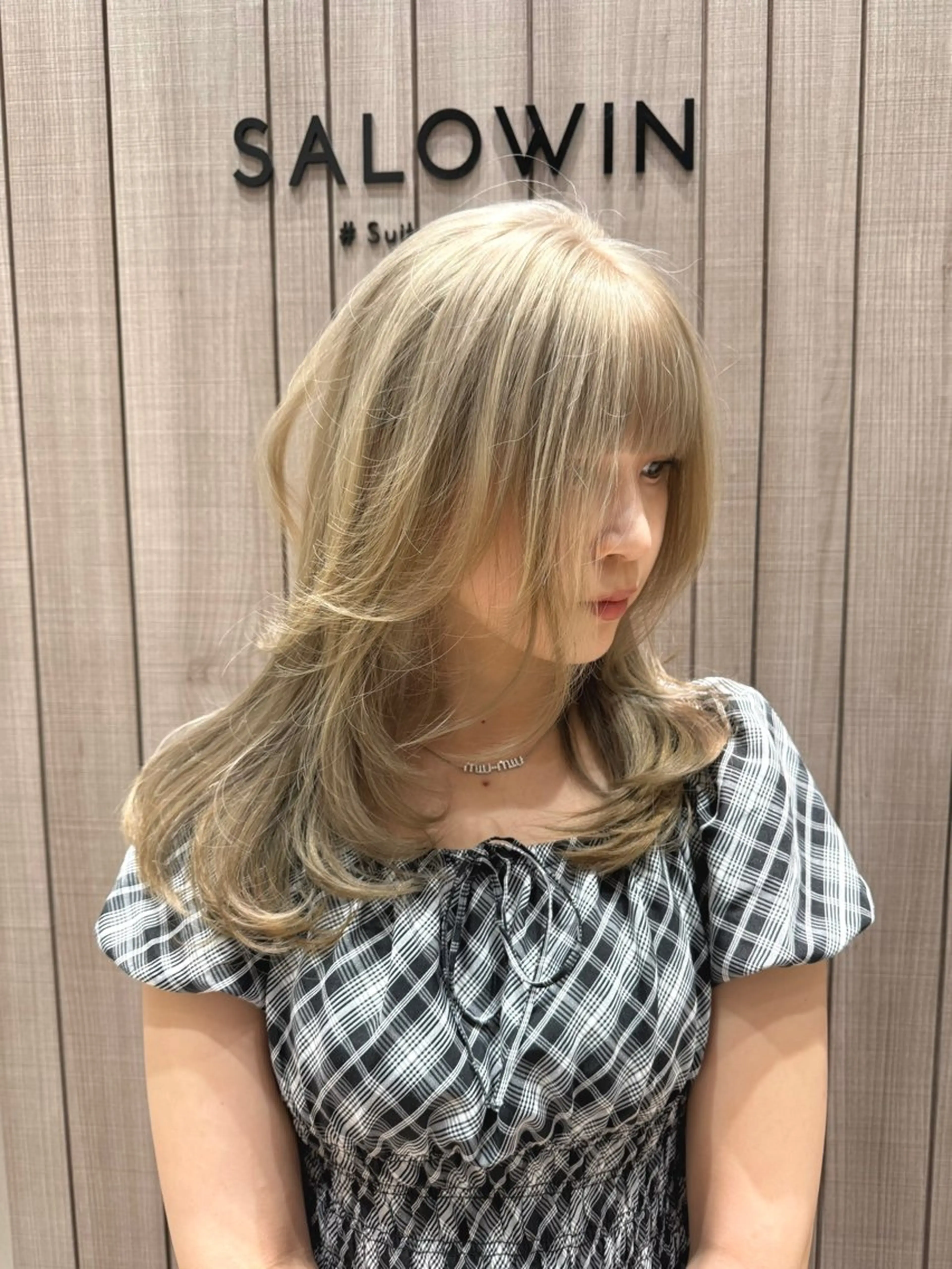ロング カラー ヘアアレンジ ブリーチ ケアブリーチ グレージュ ミルクティーグレージュ レイヤーカット カット ヘアカラー SALOWIN京都河原町Suite店所属・外国人風レイヤー/ ハイトーンSHUのヘアスタイル