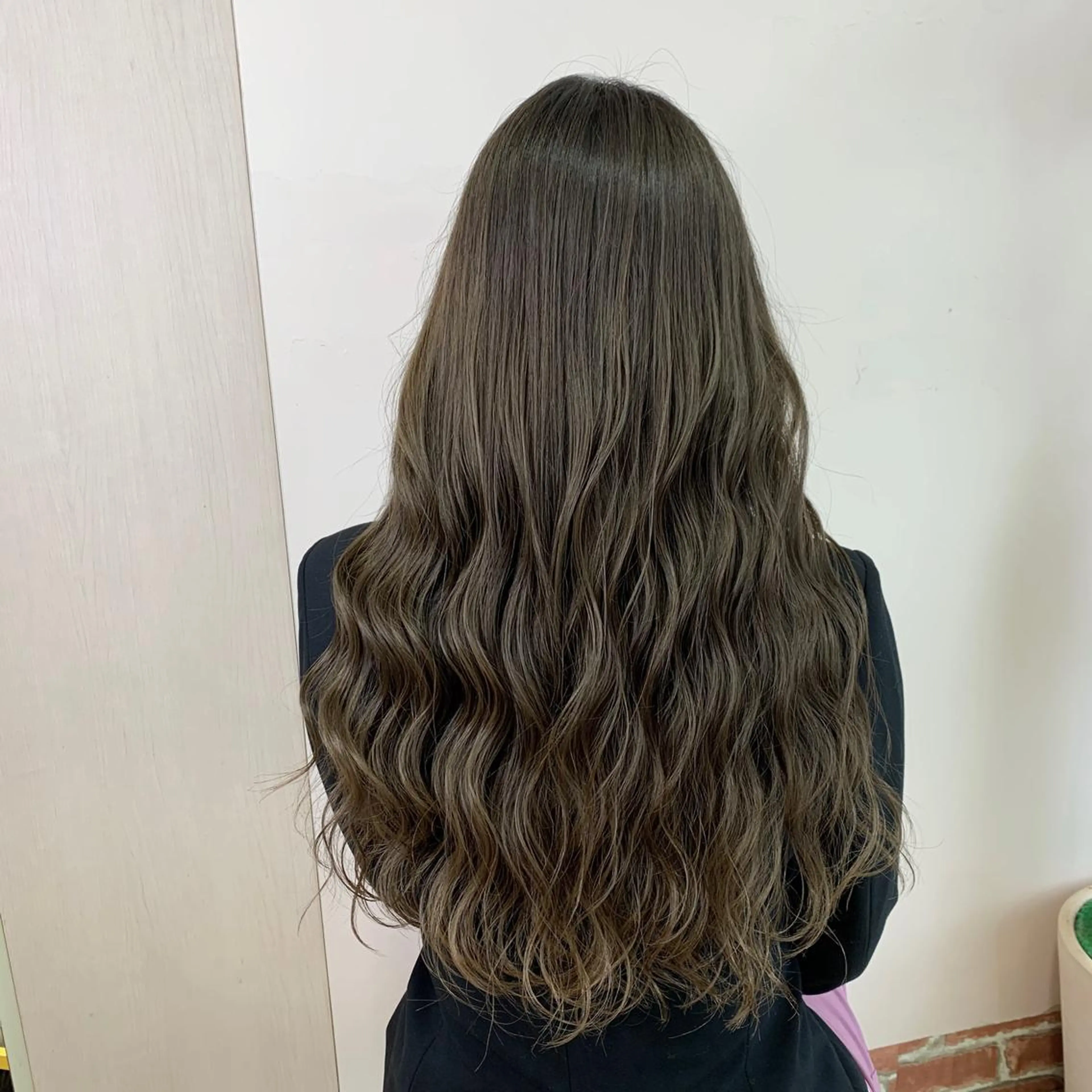 ロング カラー グレージュ オリーブグレージュ オリーブグレー mimiiy梅田 中崎町ハイトーンのヘアスタイル