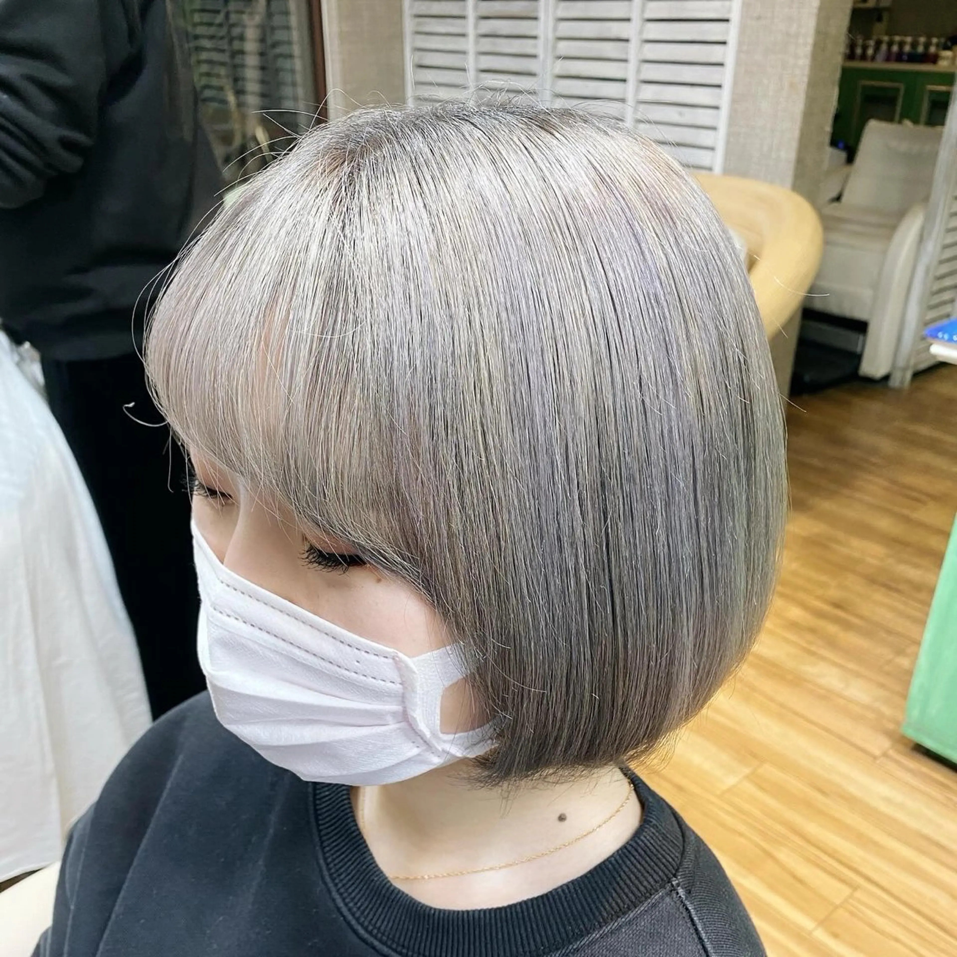 ミディアム カラー ブリーチ 透明感カラー ダブルカラー シルバー ダブルカラー艶カラー Chihayaのヘアスタイル