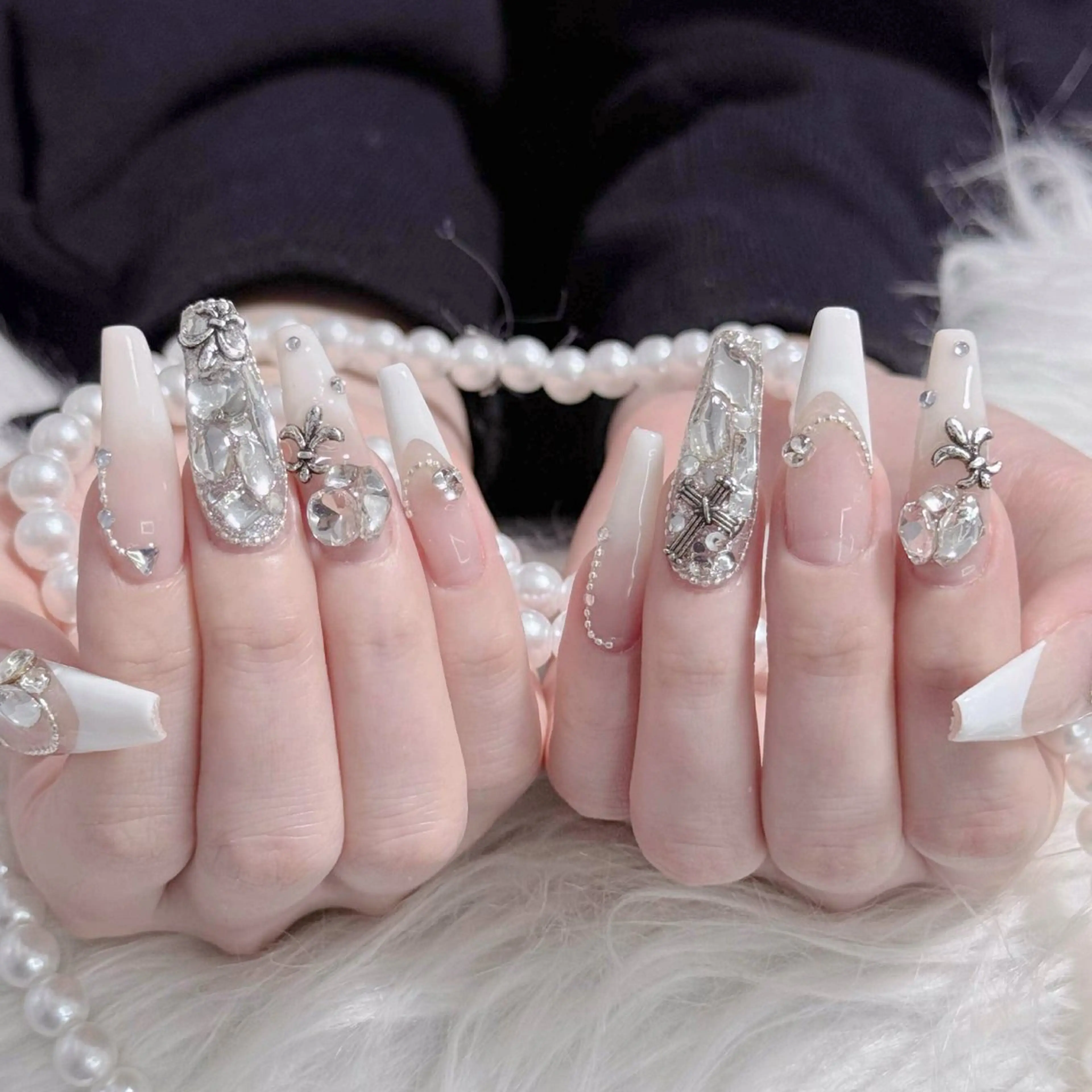 ネイル チークネイル フレンチネイル ガラスフレンチ グラデーション キラキラネイル ハンドネイル LilyLala Nailsalonのネイルデザイン