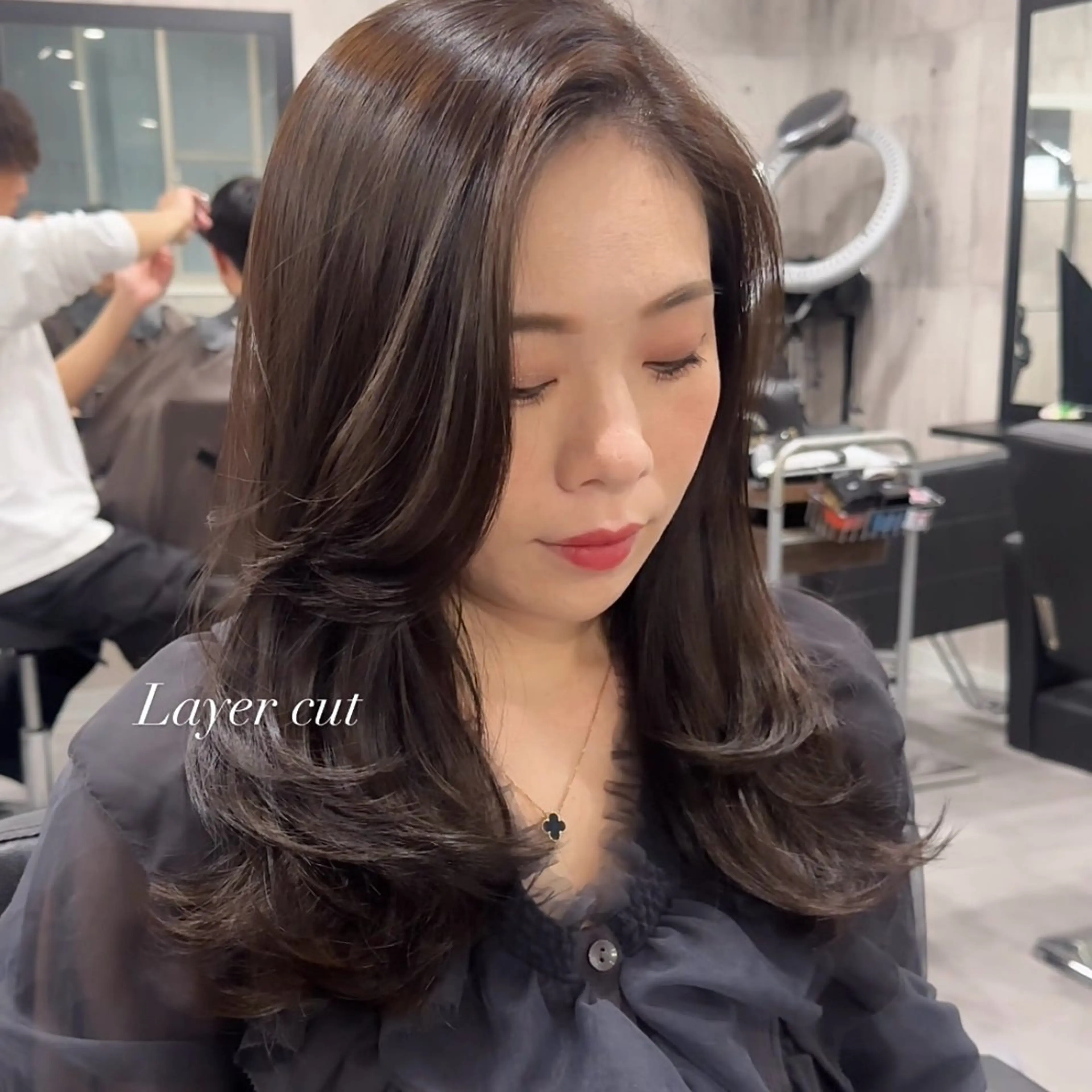 セミロング カラー 韓国風ヘア レイヤーカット _WHITE +南海難波所属・YUMI YUMIのヘアスタイル