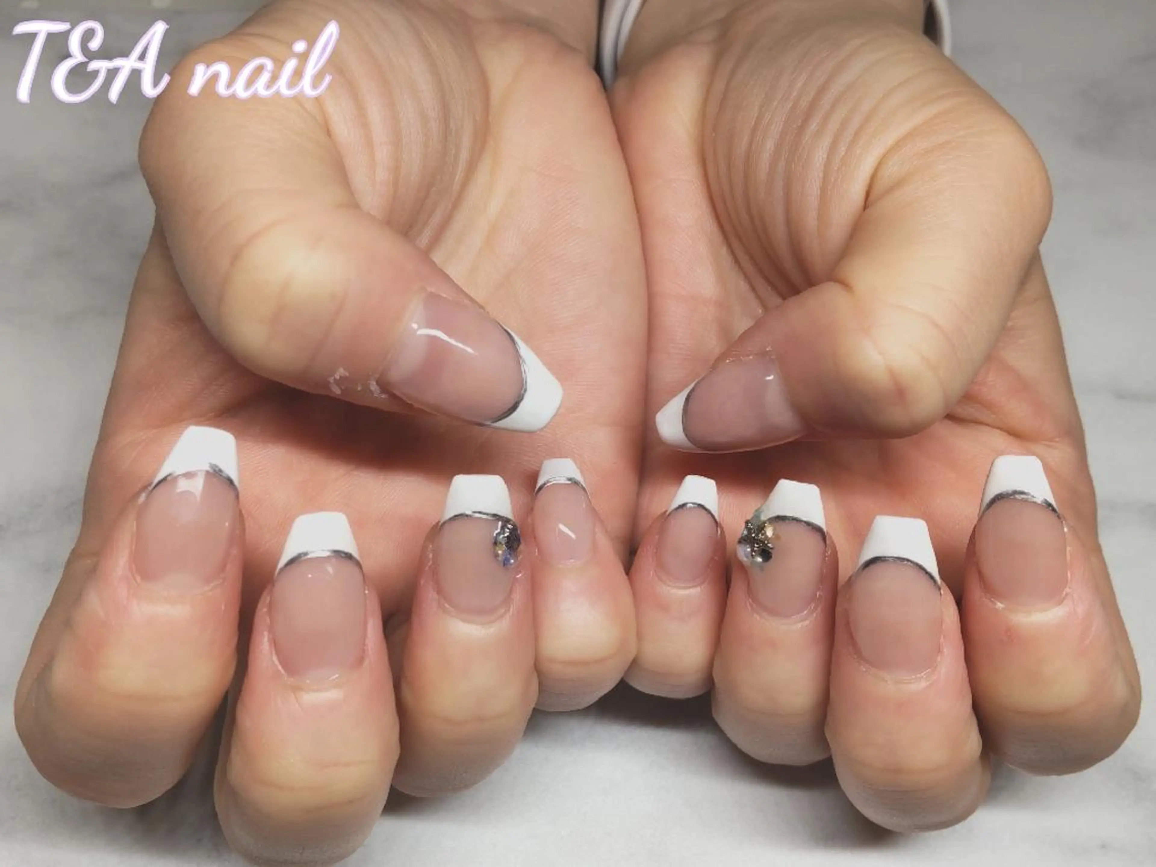 ネイル ミディアム 長さ出し フレンチネイル ジェルネイル スカルプネイル ホワイト ハンドネイル T&A nailのネイルデザイン