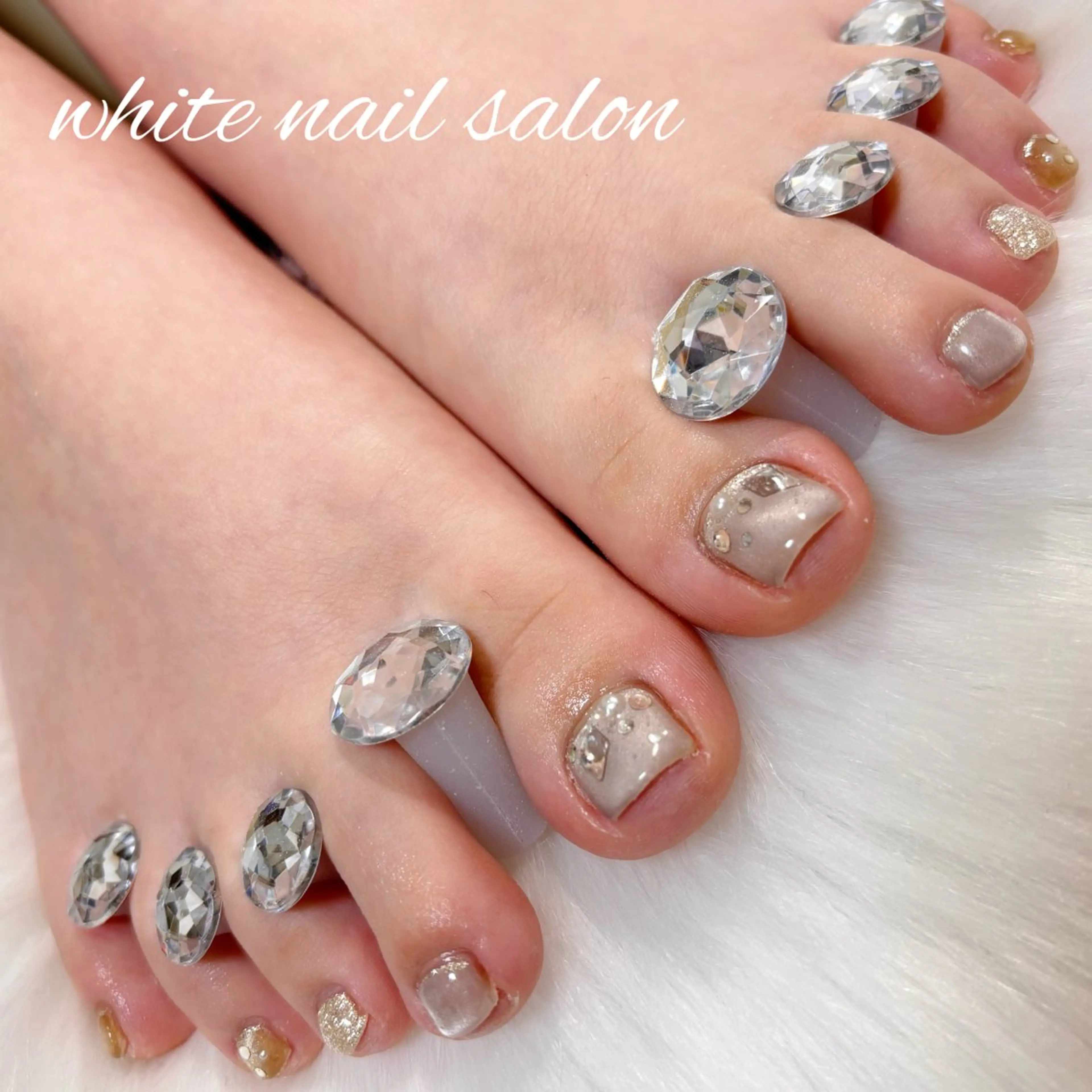 ネイル フットネイル ラメ(グリッター) フットネイル white nail salonのネイルデザイン