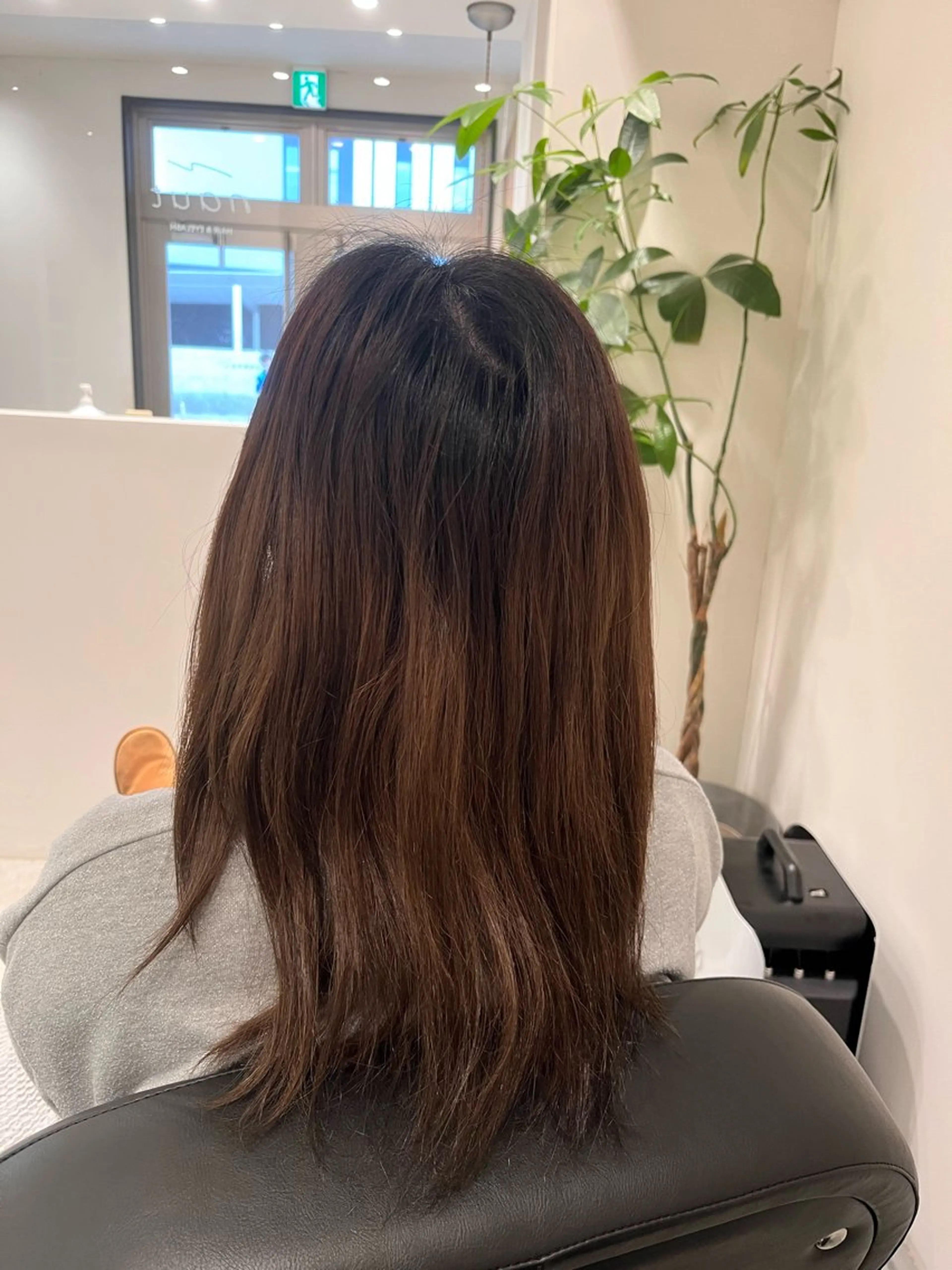 セミロング くせ毛 新徳 りえのヘアスタイル