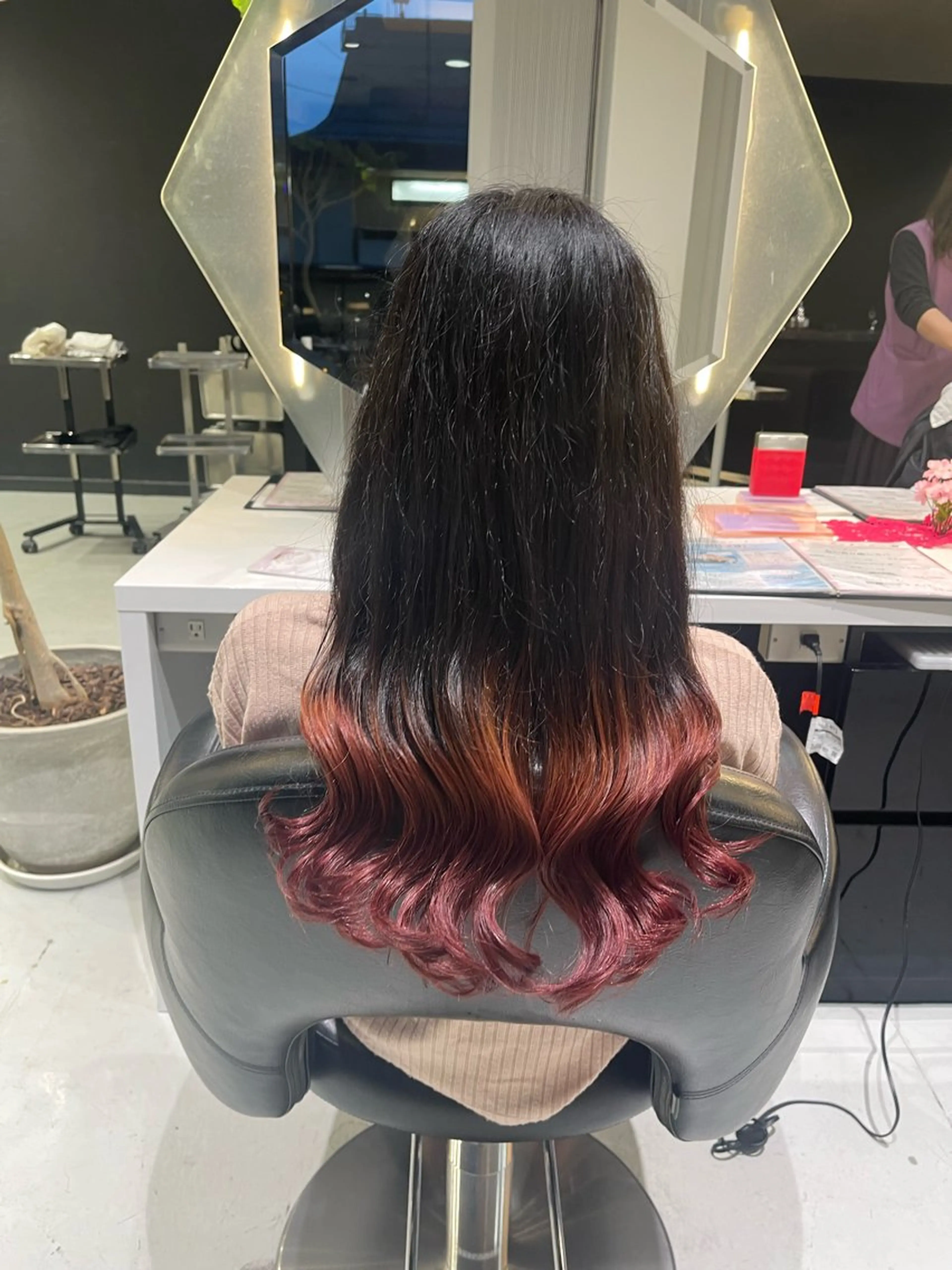 ロング カット ヘアカラー トリートメント 超透明感カラー🦋韓 国羽エクステ🪽🫧のヘアスタイル