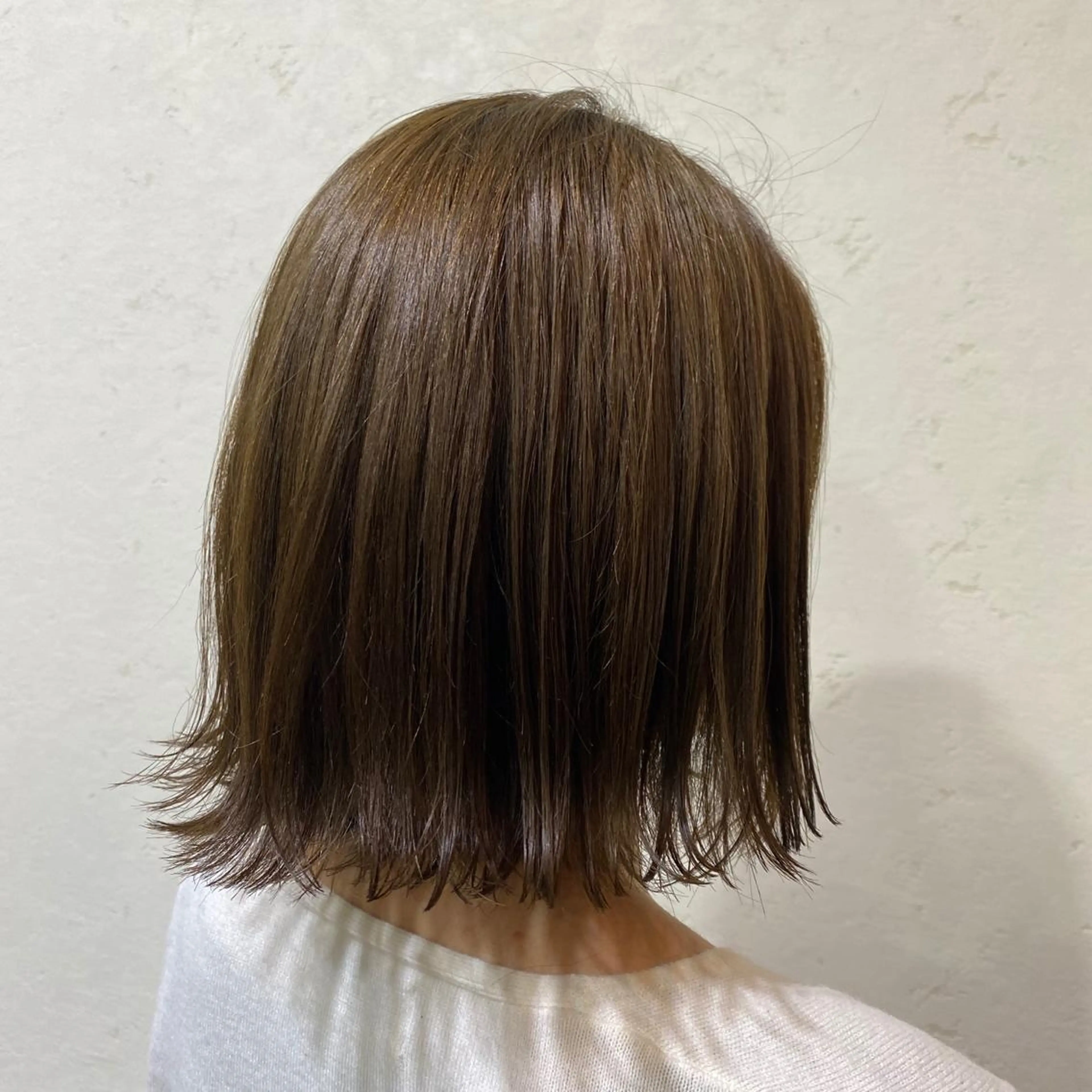 ミディアム カラー ボブ 外ハネヘア mina .のヘアスタイル